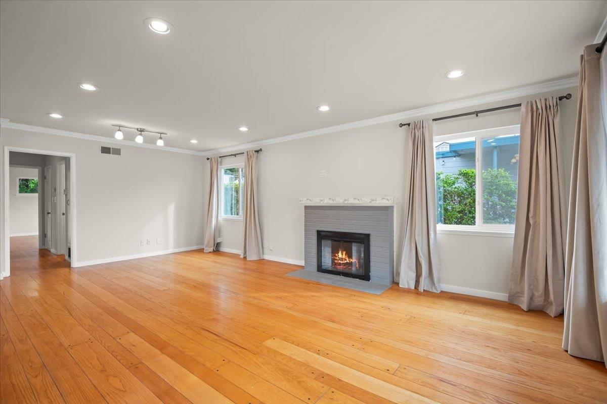 Detail Gallery Image 3 of 16 For 18500 Crest Ave, Castro Valley,  CA 94546 - 3 Beds | 2 Baths