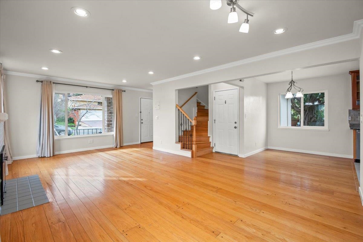 Detail Gallery Image 4 of 16 For 18500 Crest Ave, Castro Valley,  CA 94546 - 3 Beds | 2 Baths