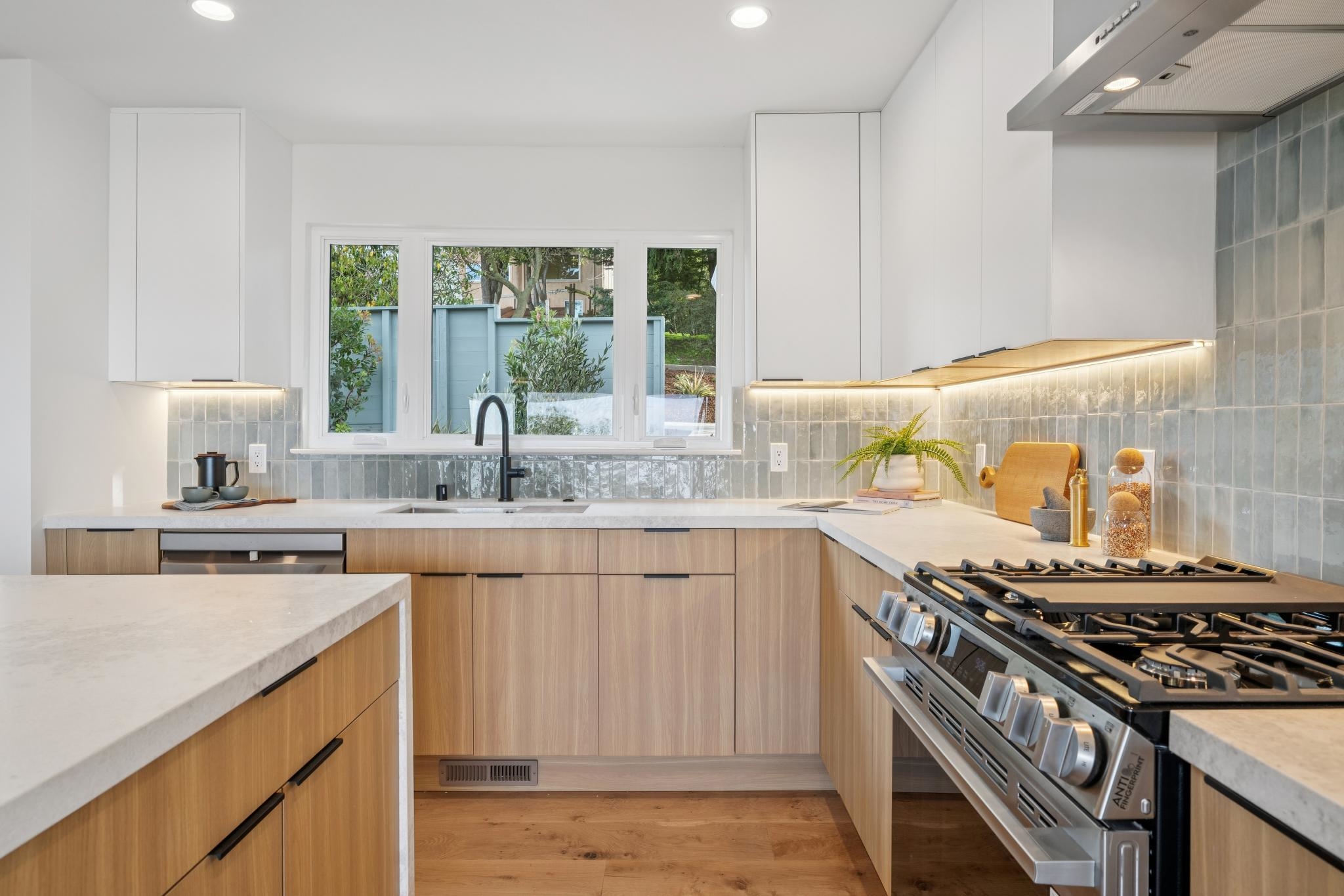 Detail Gallery Image 17 of 49 For 582 Euclid Ave, Berkeley,  CA 94708 - 3 Beds | 2/1 Baths