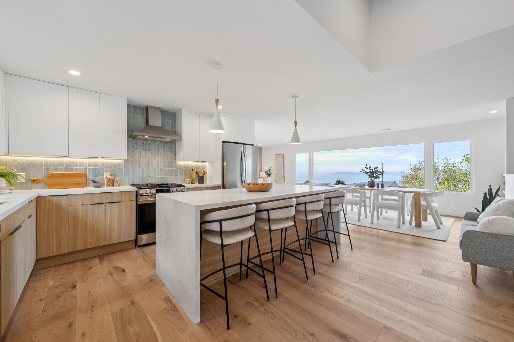 Detail Gallery Image 4 of 49 For 582 Euclid Ave, Berkeley,  CA 94708 - 3 Beds | 2/1 Baths