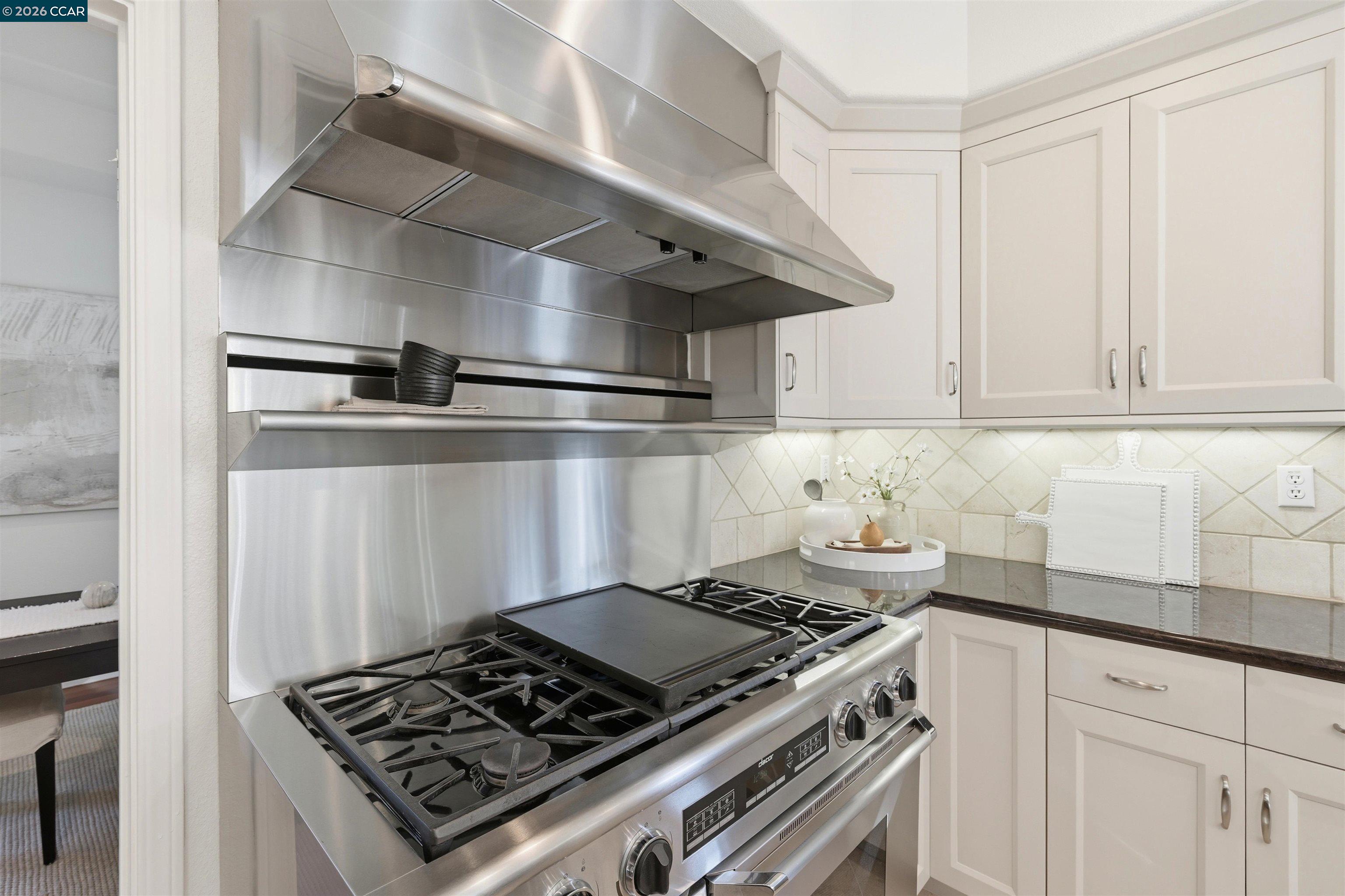 Detail Gallery Image 11 of 50 For 122 Briar Pl, Danville,  CA 94526 - 5 Beds | 3 Baths