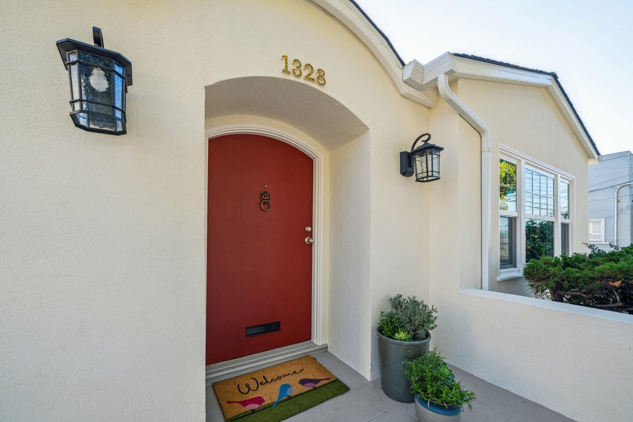 Detail Gallery Image 2 of 52 For 1328 Marin Ave, Albany,  CA 94706 - 3 Beds | 1/1 Baths