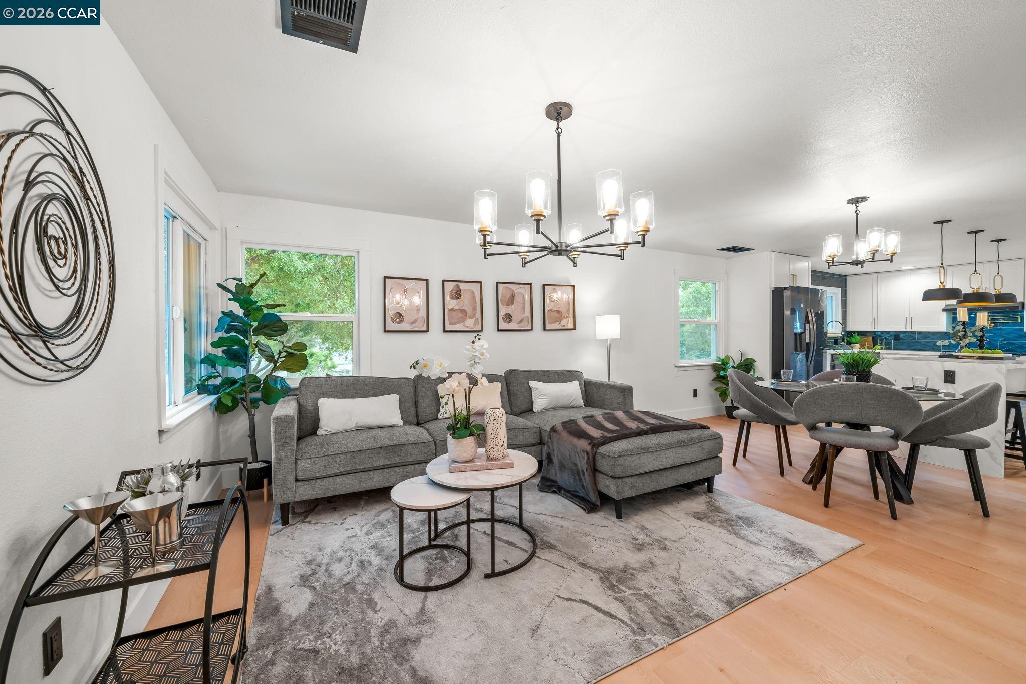 Detail Gallery Image 3 of 31 For 5720 El Dorado Ave, El Cerrito,  CA 94530 - 3 Beds | 2/1 Baths