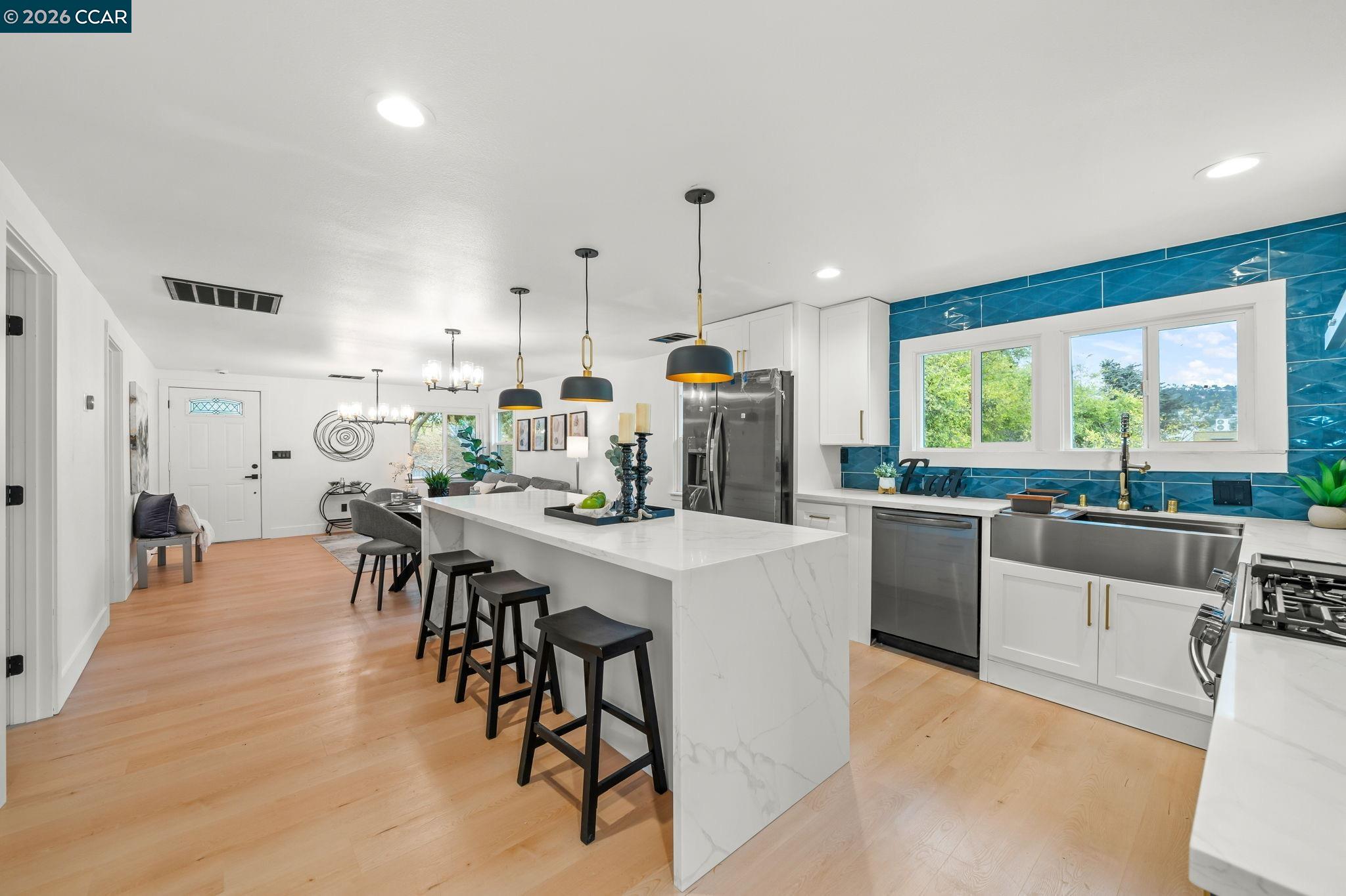 Detail Gallery Image 9 of 31 For 5720 El Dorado Ave, El Cerrito,  CA 94530 - 3 Beds | 2/1 Baths