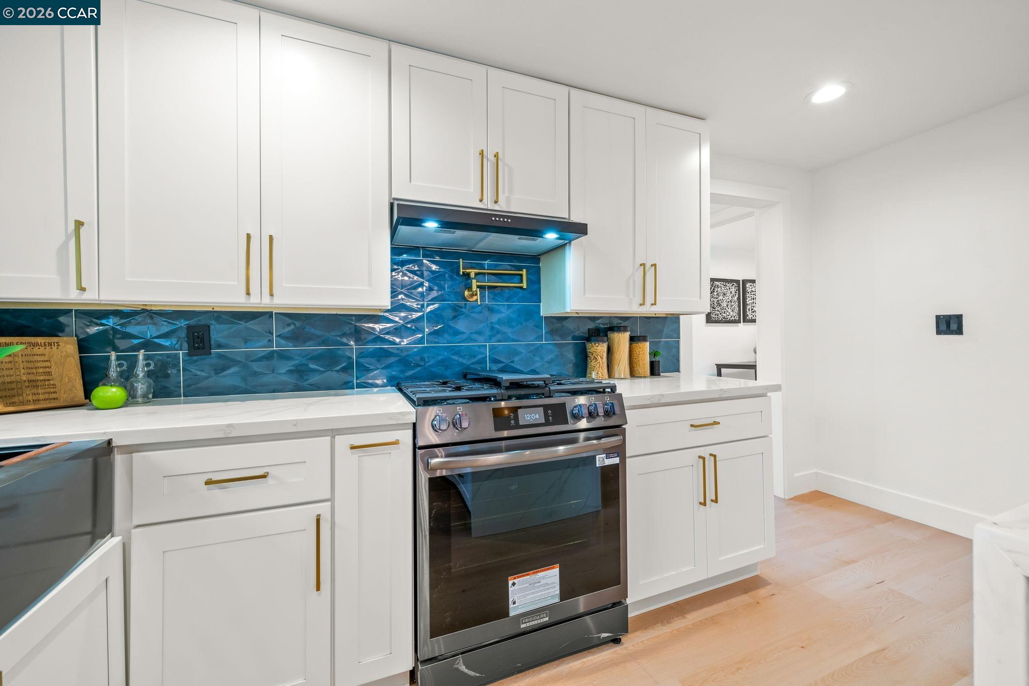 Detail Gallery Image 10 of 31 For 5720 El Dorado Ave, El Cerrito,  CA 94530 - 3 Beds | 2/1 Baths