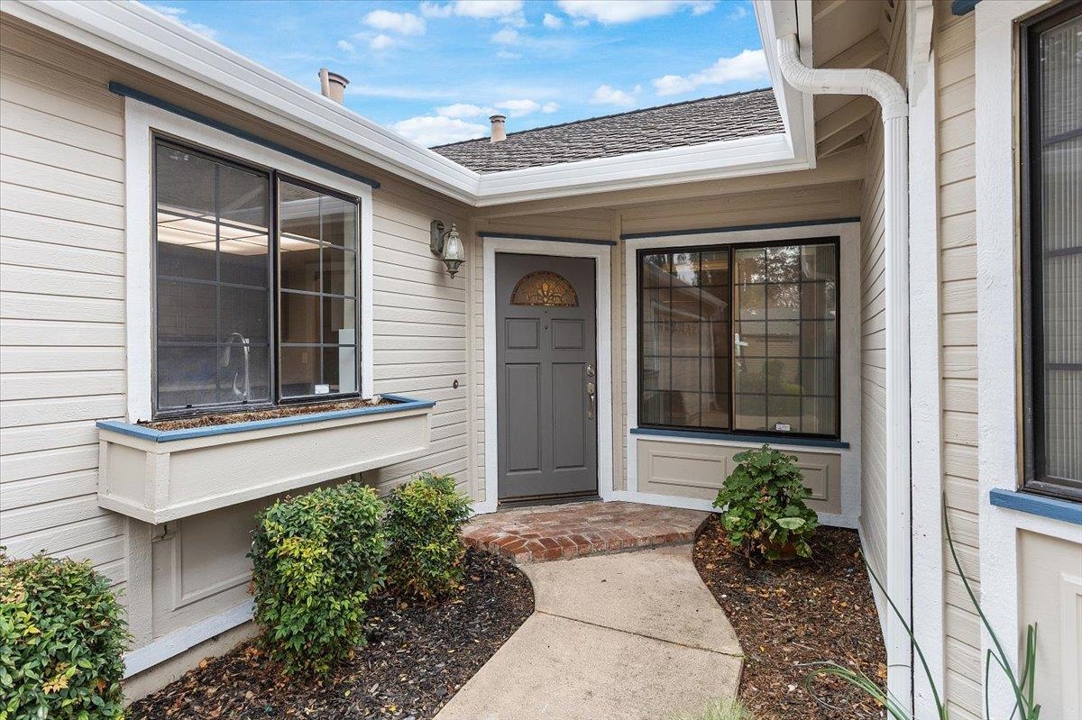 Detail Gallery Image 2 of 42 For 1135 Tiffany Lane, Pleasanton,  CA 94566 - 2 Beds | 2 Baths