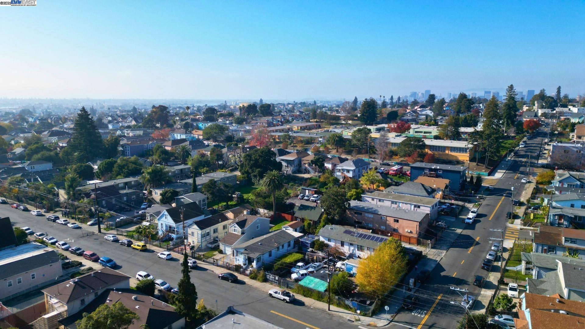 Detail Gallery Image 12 of 60 For 2700 26th Ave, Oakland,  CA 94601 - 2 Beds | 2 Baths