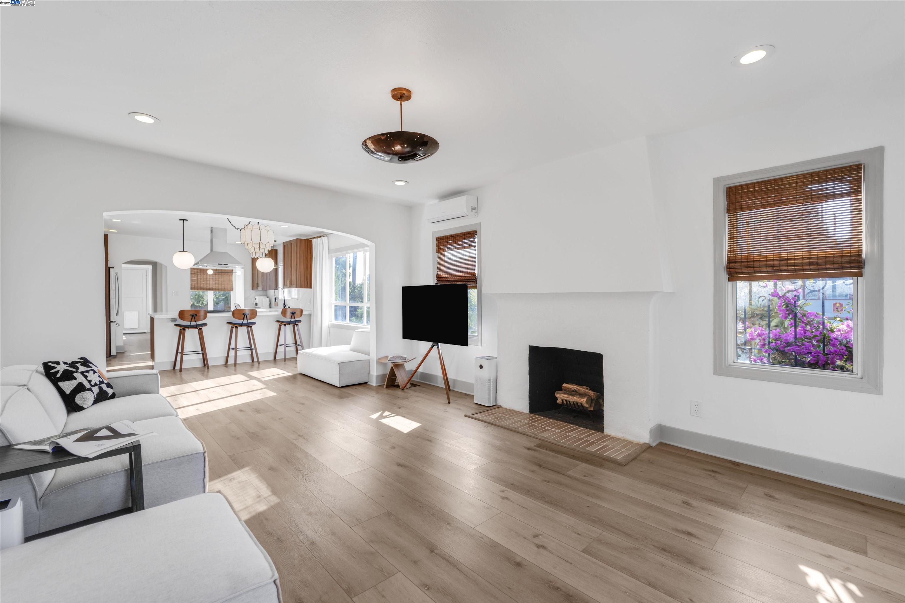 Detail Gallery Image 20 of 60 For 2700 26th Ave, Oakland,  CA 94601 - 2 Beds | 2 Baths