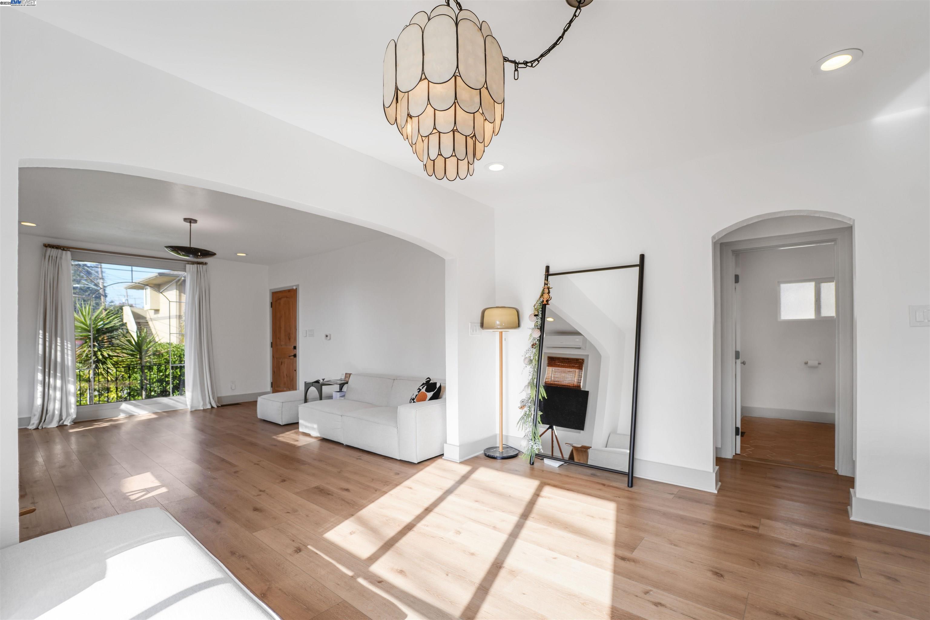 Detail Gallery Image 22 of 60 For 2700 26th Ave, Oakland,  CA 94601 - 2 Beds | 2 Baths