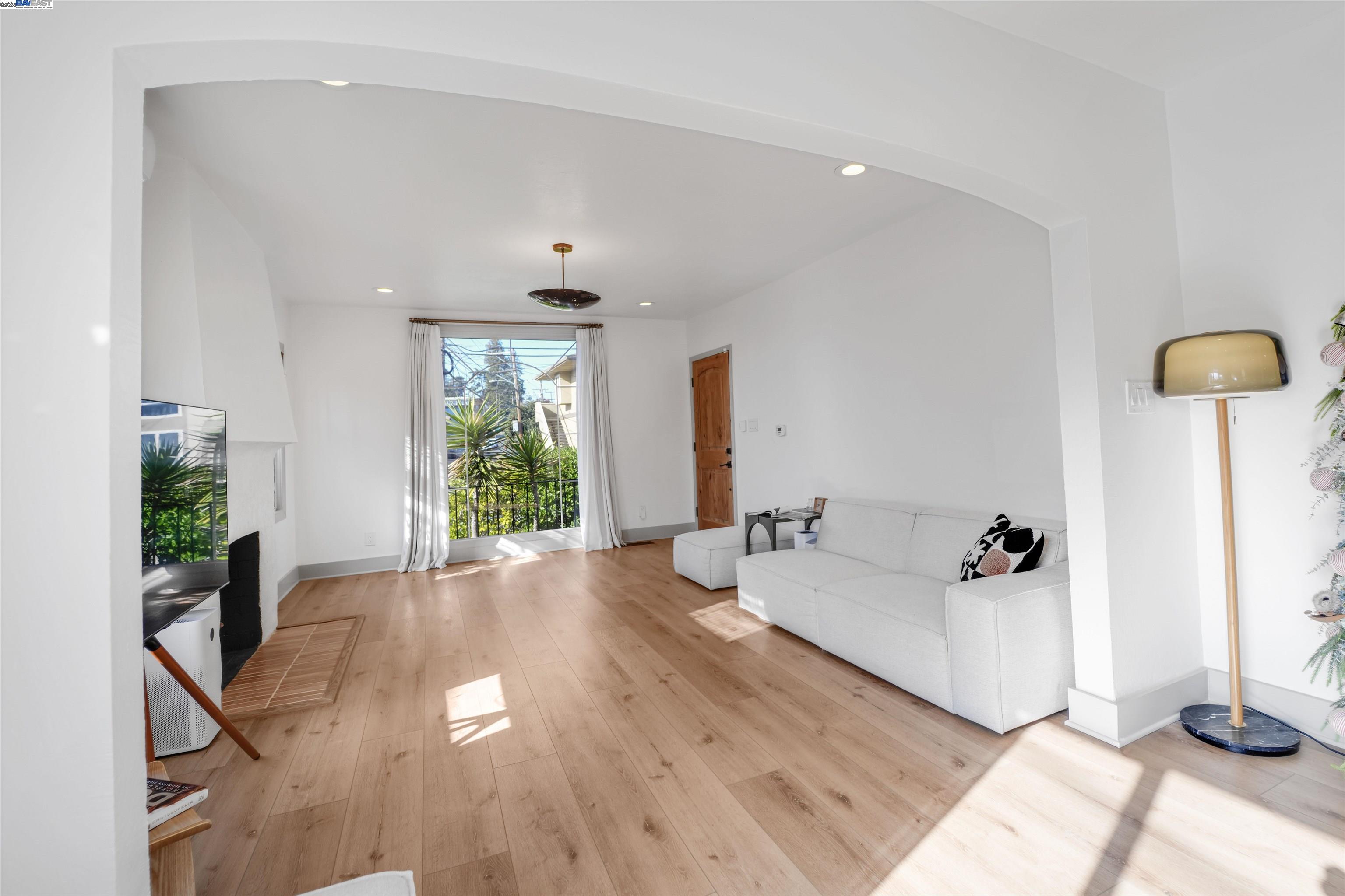 Detail Gallery Image 23 of 60 For 2700 26th Ave, Oakland,  CA 94601 - 2 Beds | 2 Baths