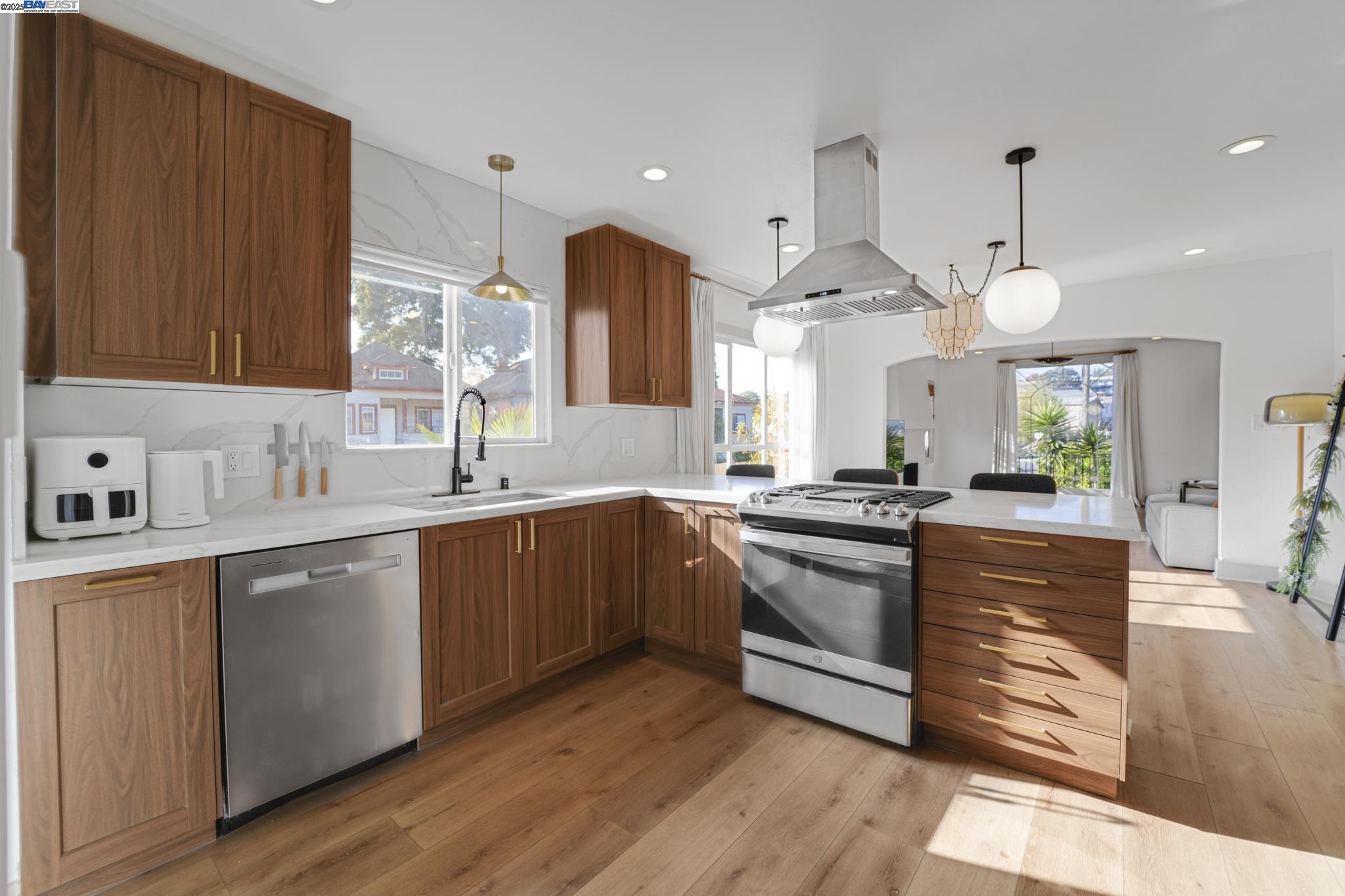 Detail Gallery Image 30 of 60 For 2700 26th Ave, Oakland,  CA 94601 - 2 Beds | 2 Baths