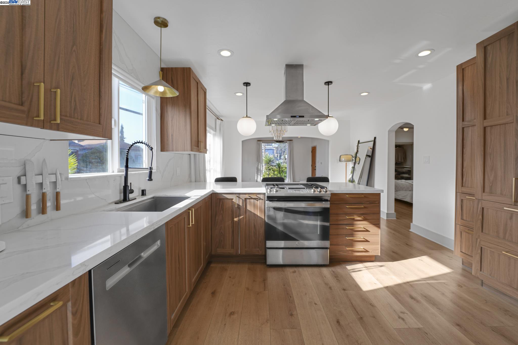 Detail Gallery Image 32 of 60 For 2700 26th Ave, Oakland,  CA 94601 - 2 Beds | 2 Baths