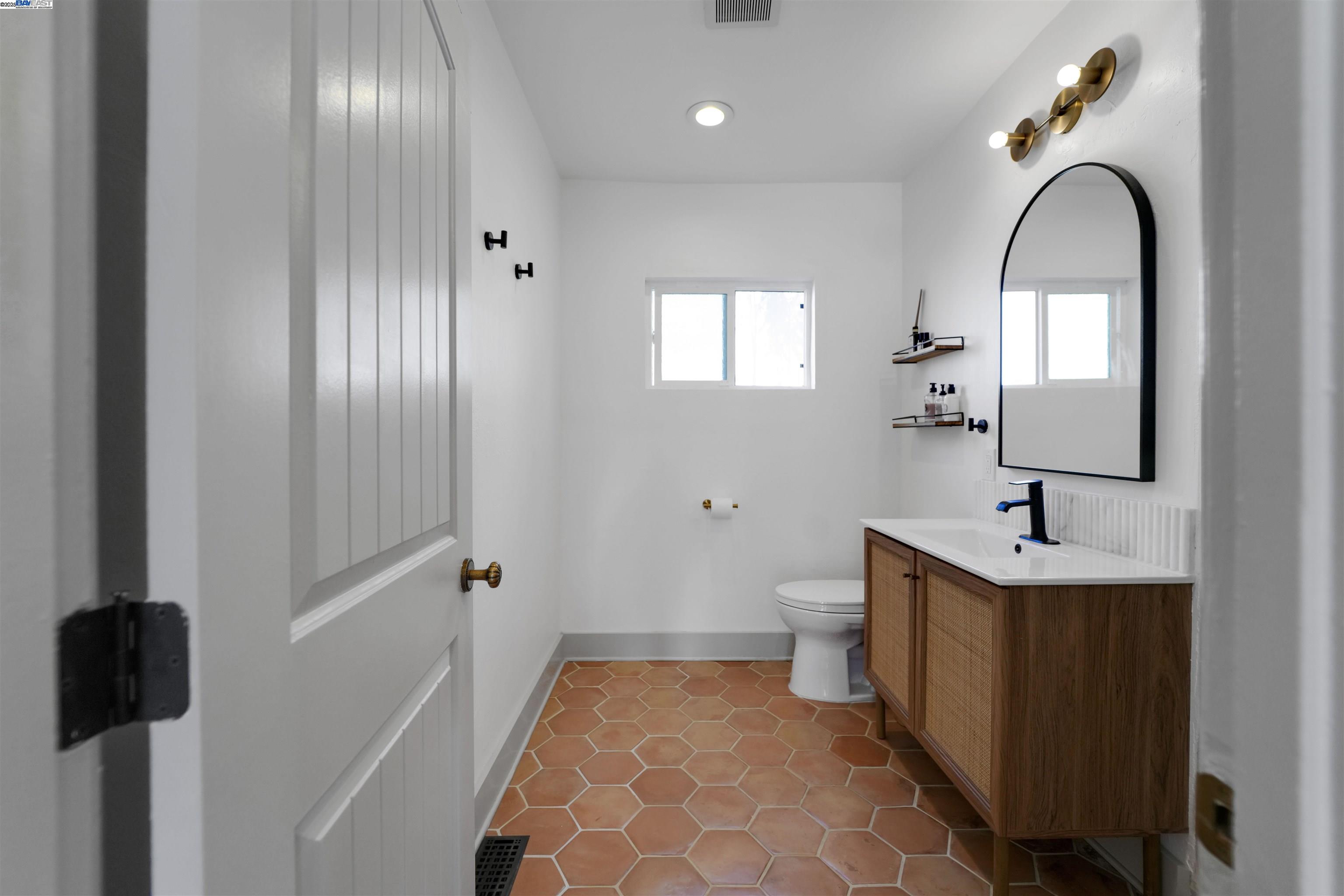 Detail Gallery Image 52 of 60 For 2700 26th Ave, Oakland,  CA 94601 - 2 Beds | 2 Baths