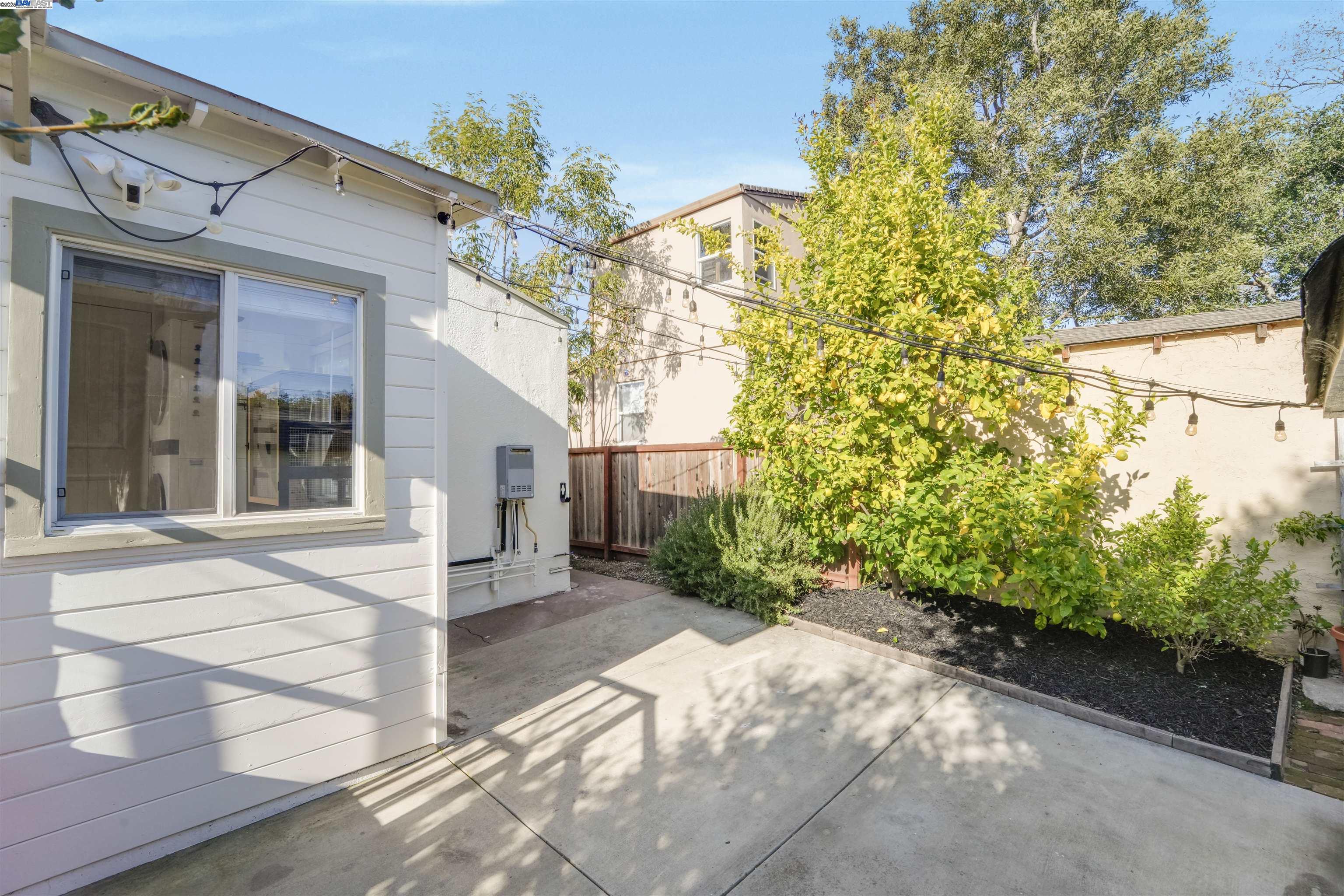 Detail Gallery Image 56 of 60 For 2700 26th Ave, Oakland,  CA 94601 - 2 Beds | 2 Baths