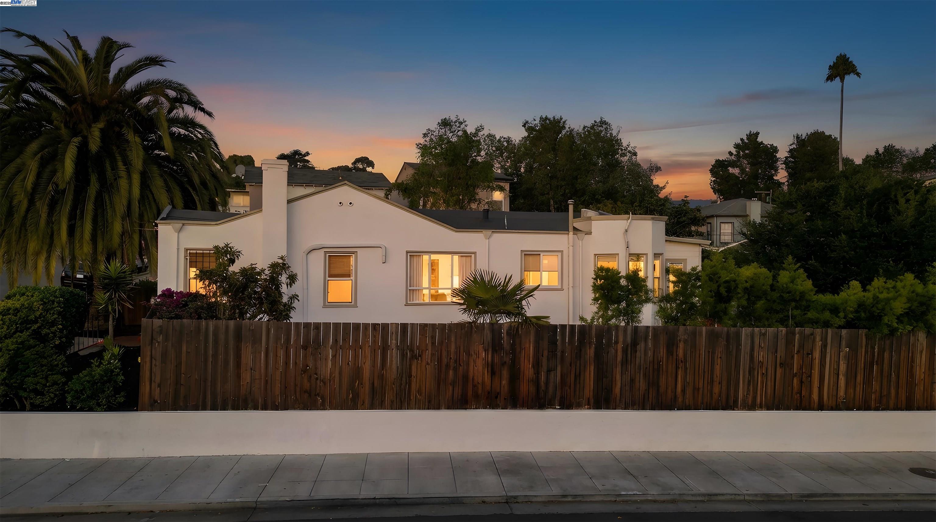 Detail Gallery Image 7 of 60 For 2700 26th Ave, Oakland,  CA 94601 - 2 Beds | 2 Baths