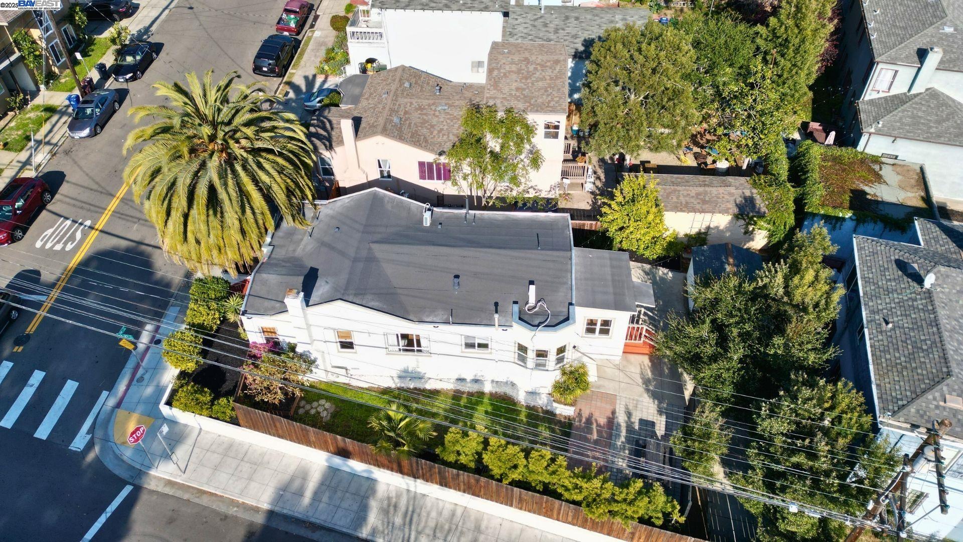 Detail Gallery Image 9 of 60 For 2700 26th Ave, Oakland,  CA 94601 - 2 Beds | 2 Baths