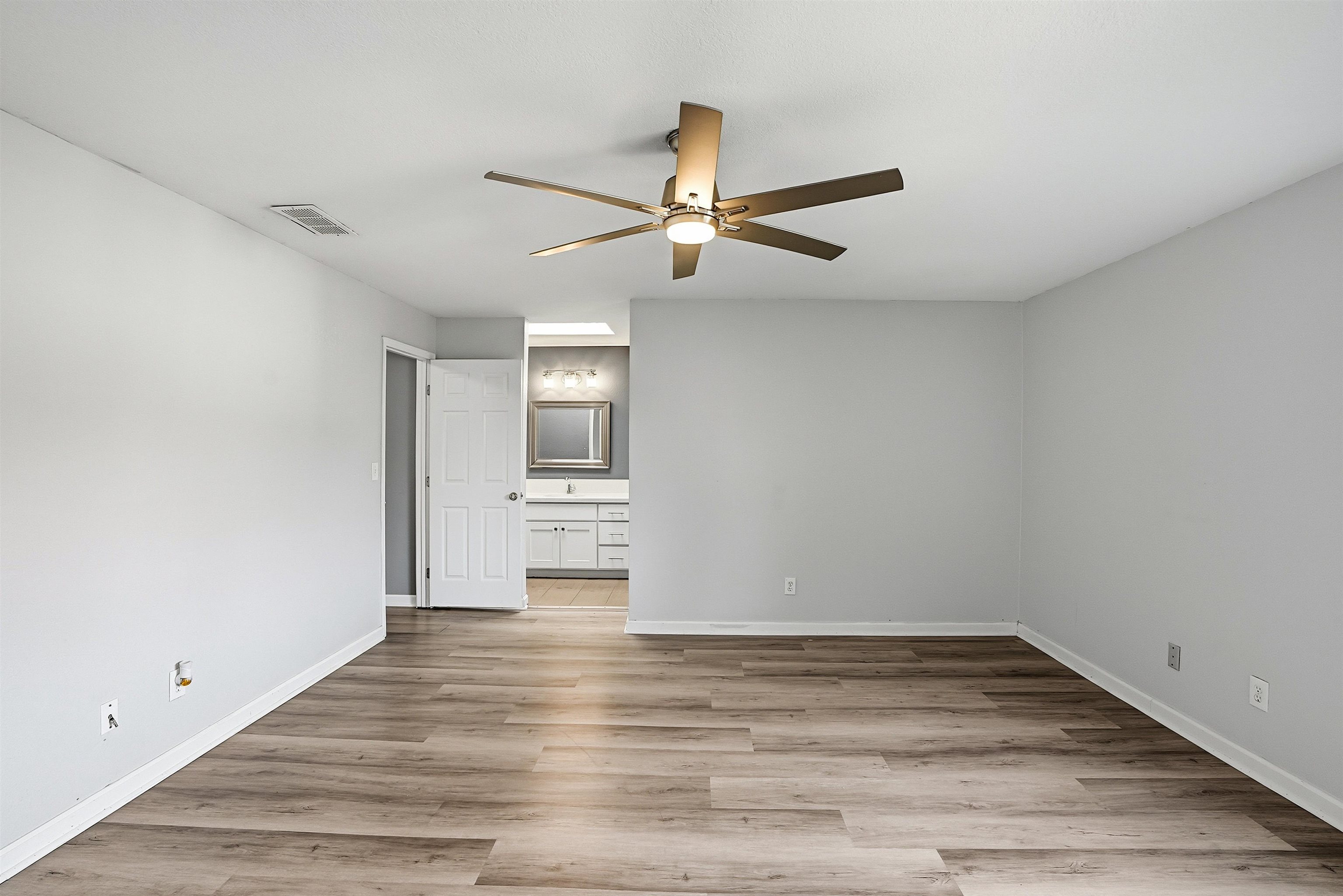 Photo #12: 41121543 Listing: Photo #12