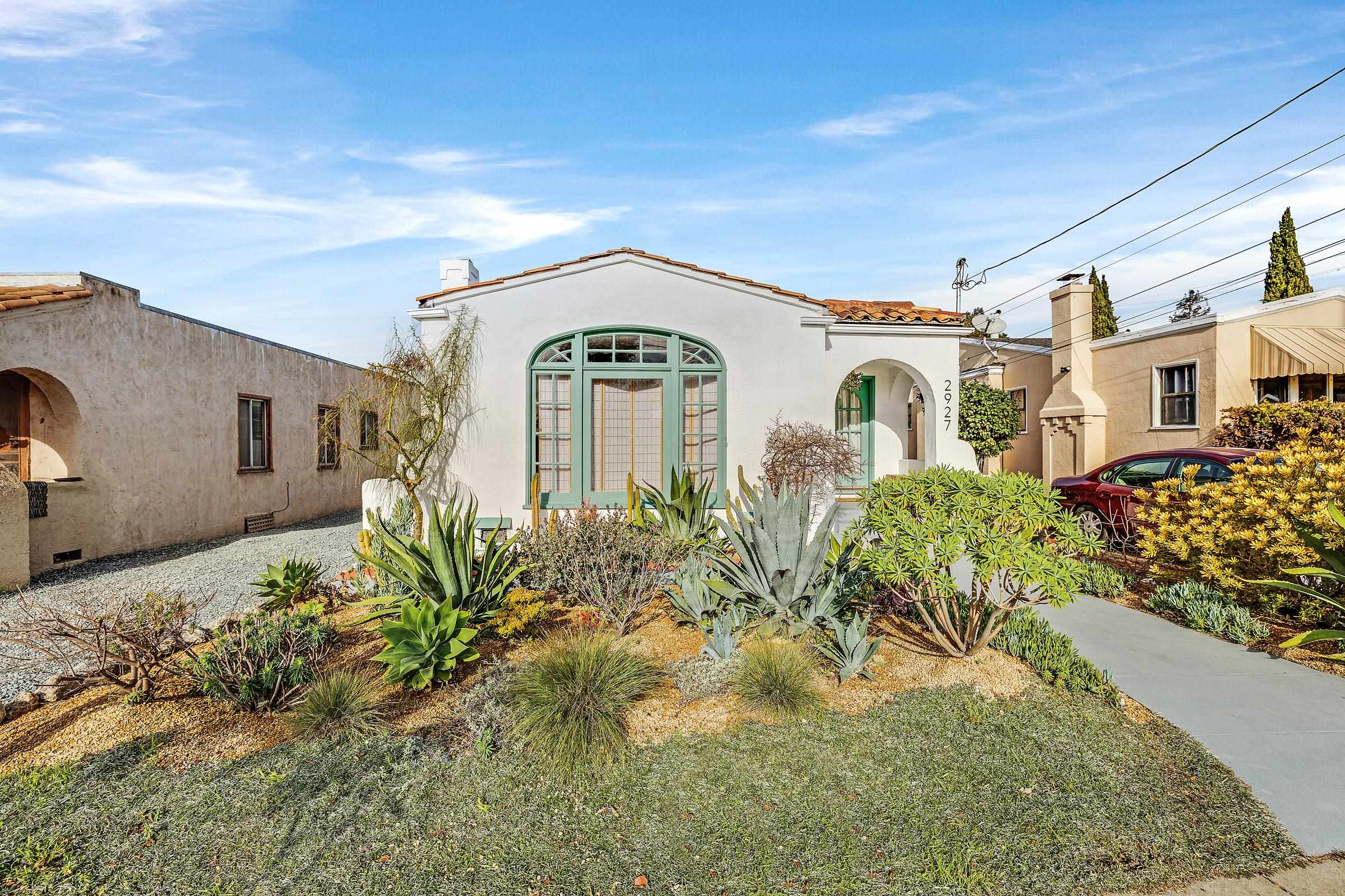 Detail Gallery Image 2 of 33 For 2927 Seminary Ave, Oakland,  CA 94605 - 2 Beds | 1 Baths