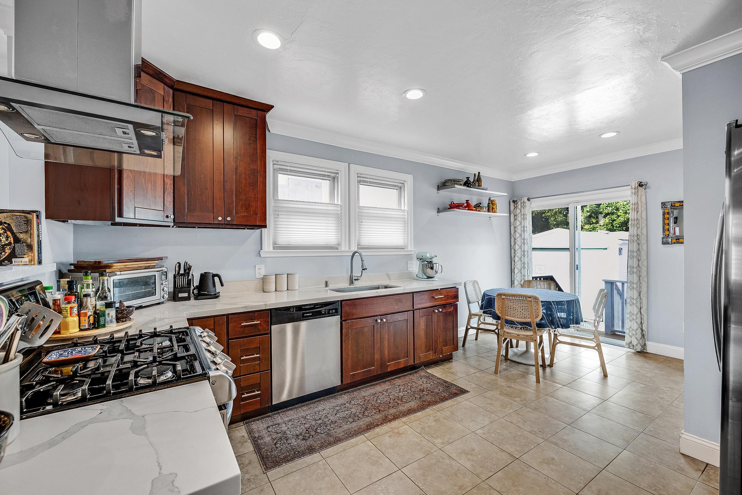 Detail Gallery Image 14 of 33 For 2927 Seminary Ave, Oakland,  CA 94605 - 2 Beds | 1 Baths