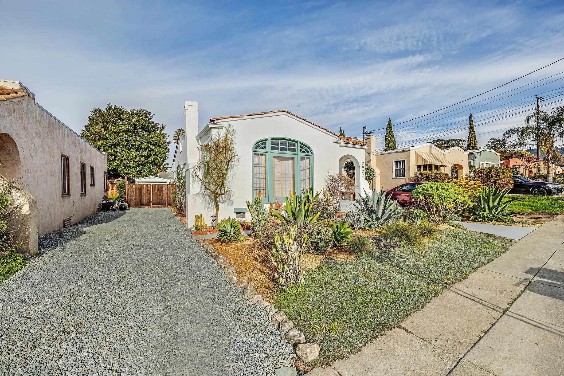 Detail Gallery Image 3 of 33 For 2927 Seminary Ave, Oakland,  CA 94605 - 2 Beds | 1 Baths