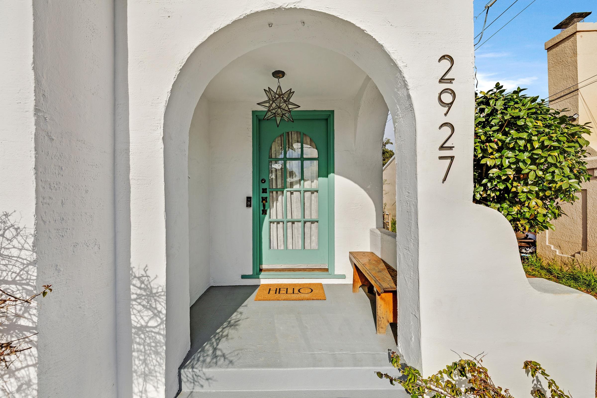 Detail Gallery Image 4 of 33 For 2927 Seminary Ave, Oakland,  CA 94605 - 2 Beds | 1 Baths