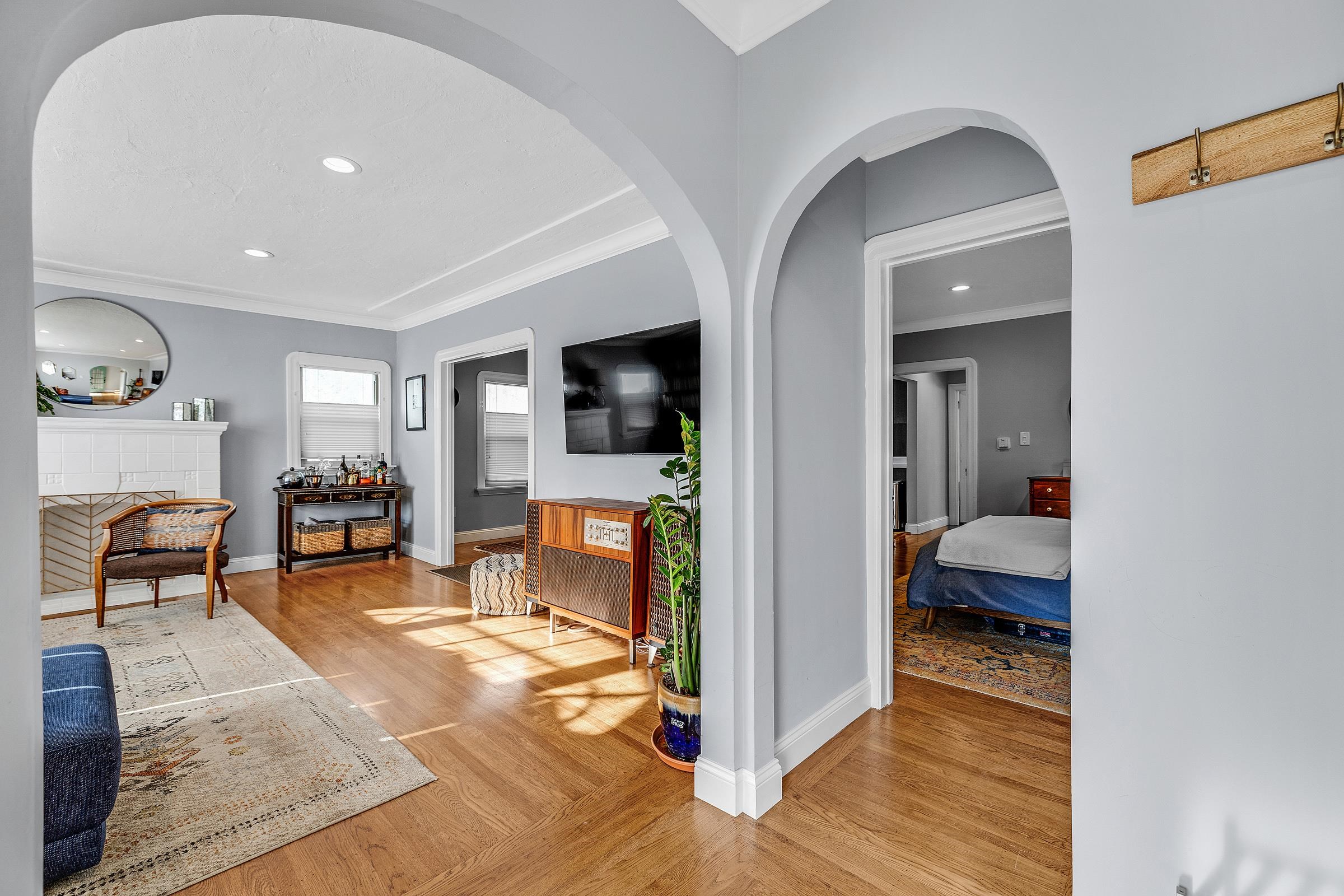 Detail Gallery Image 5 of 33 For 2927 Seminary Ave, Oakland,  CA 94605 - 2 Beds | 1 Baths