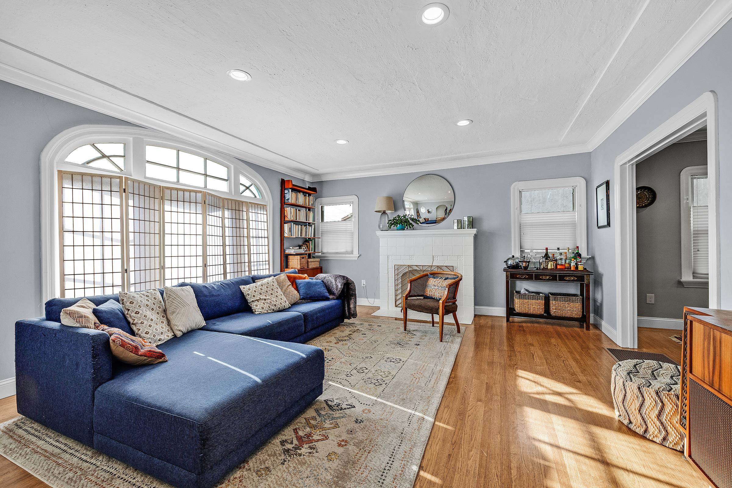 Detail Gallery Image 7 of 33 For 2927 Seminary Ave, Oakland,  CA 94605 - 2 Beds | 1 Baths