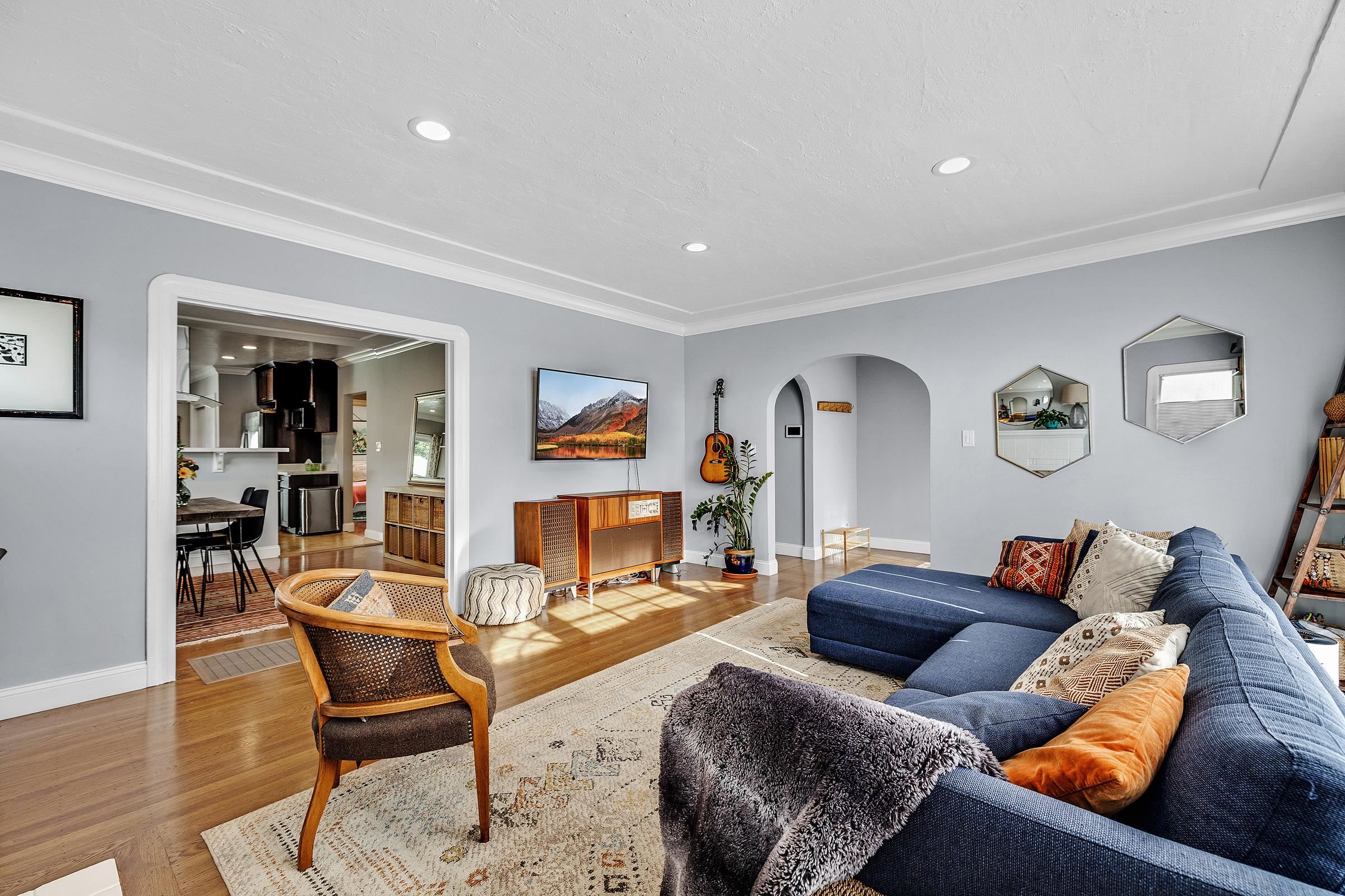 Detail Gallery Image 8 of 33 For 2927 Seminary Ave, Oakland,  CA 94605 - 2 Beds | 1 Baths