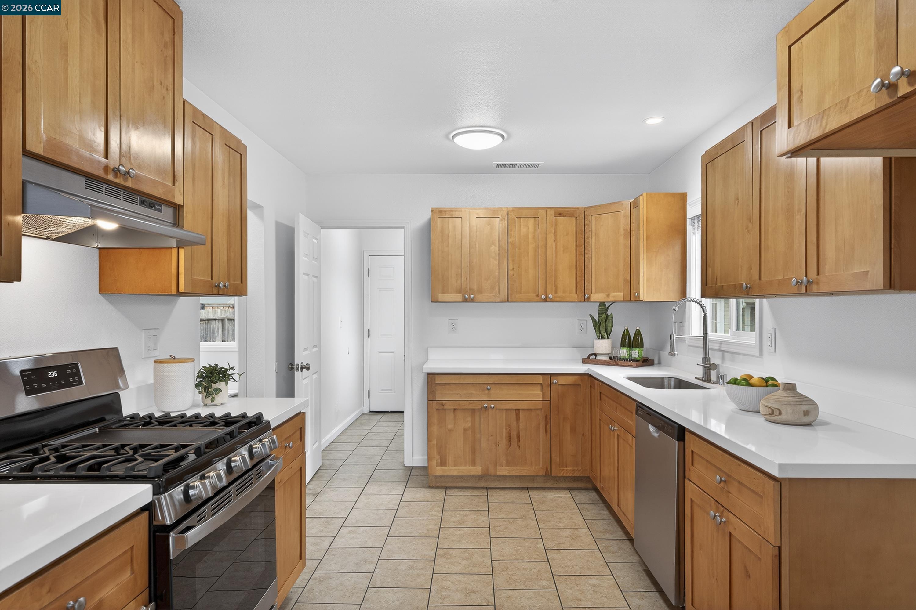 Detail Gallery Image 14 of 41 For 2366 Gaynor Ave, Richmond,  CA 94804 - 2 Beds | 1 Baths