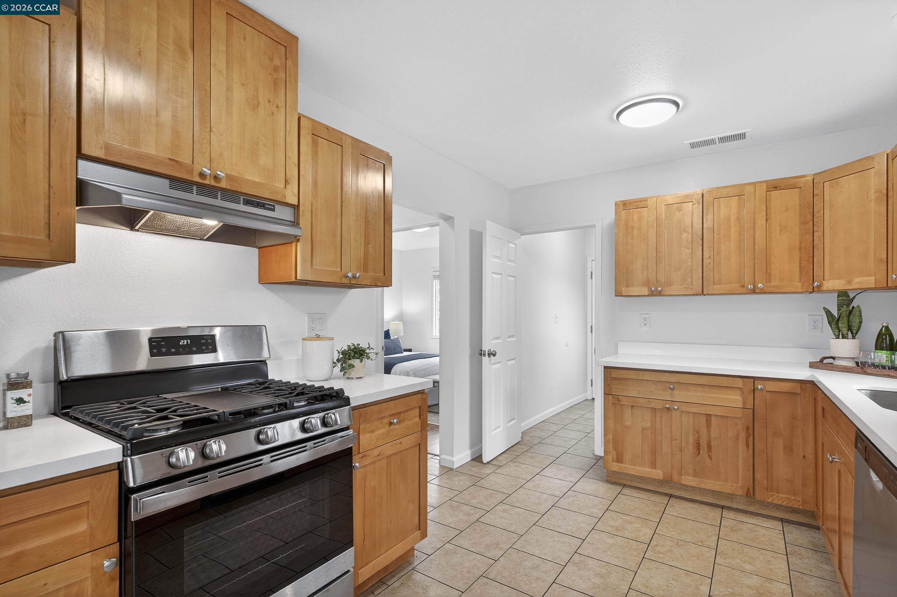 Detail Gallery Image 15 of 41 For 2366 Gaynor Ave, Richmond,  CA 94804 - 2 Beds | 1 Baths