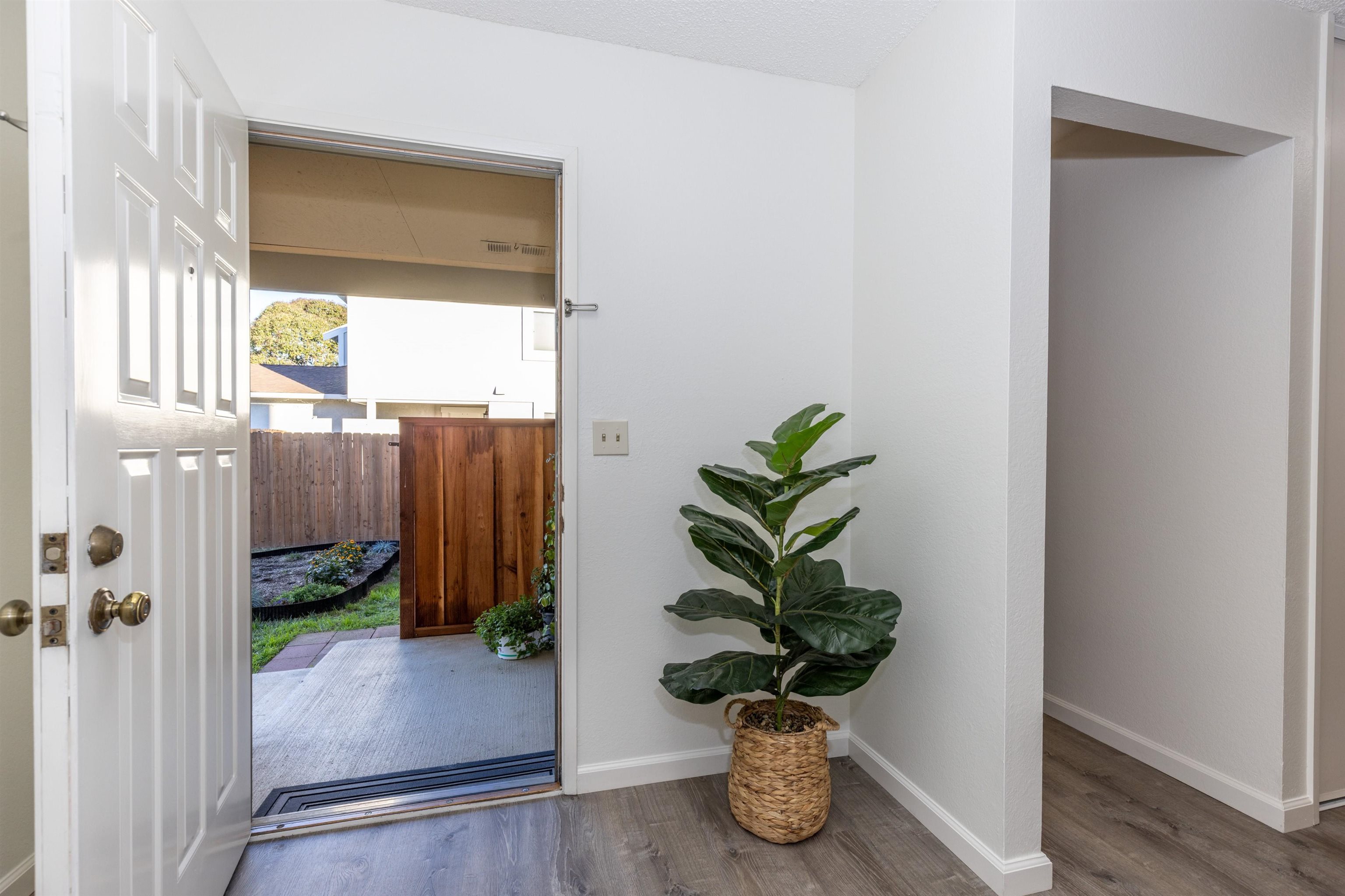 Detail Gallery Image 4 of 41 For 5457 Treeflower Dr, Livermore,  CA 94551 - 2 Beds | 2/1 Baths