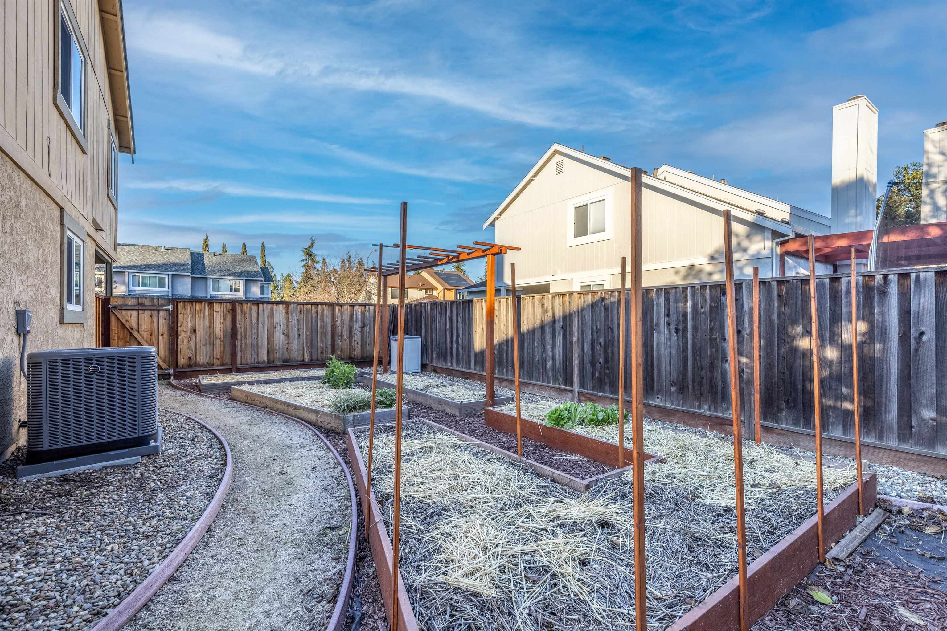 Detail Gallery Image 32 of 41 For 5457 Treeflower Dr, Livermore,  CA 94551 - 2 Beds | 2/1 Baths