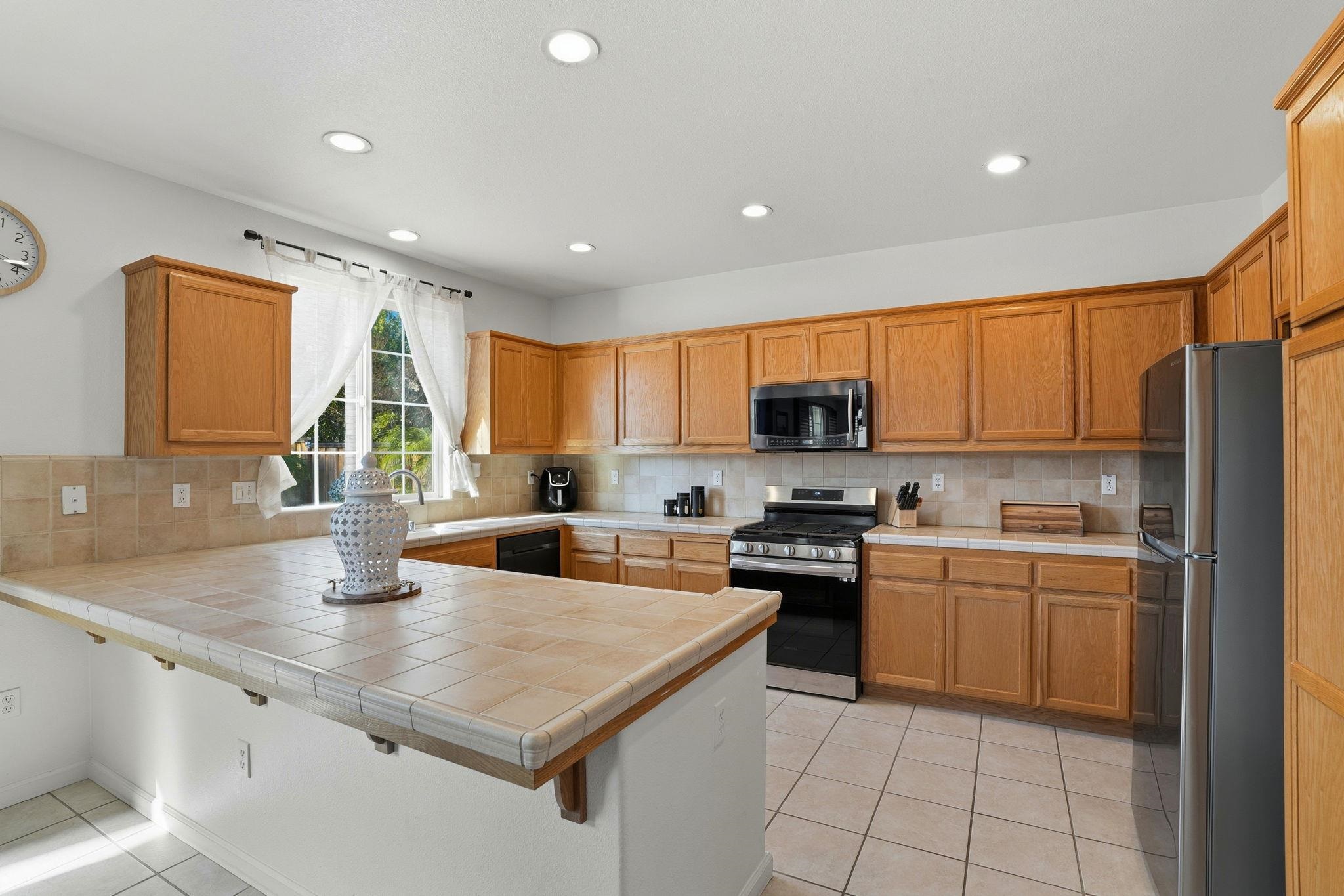 Detail Gallery Image 17 of 57 For 4597 Bonsai Ave, Tracy,  CA 95377 - 4 Beds | 2/1 Baths