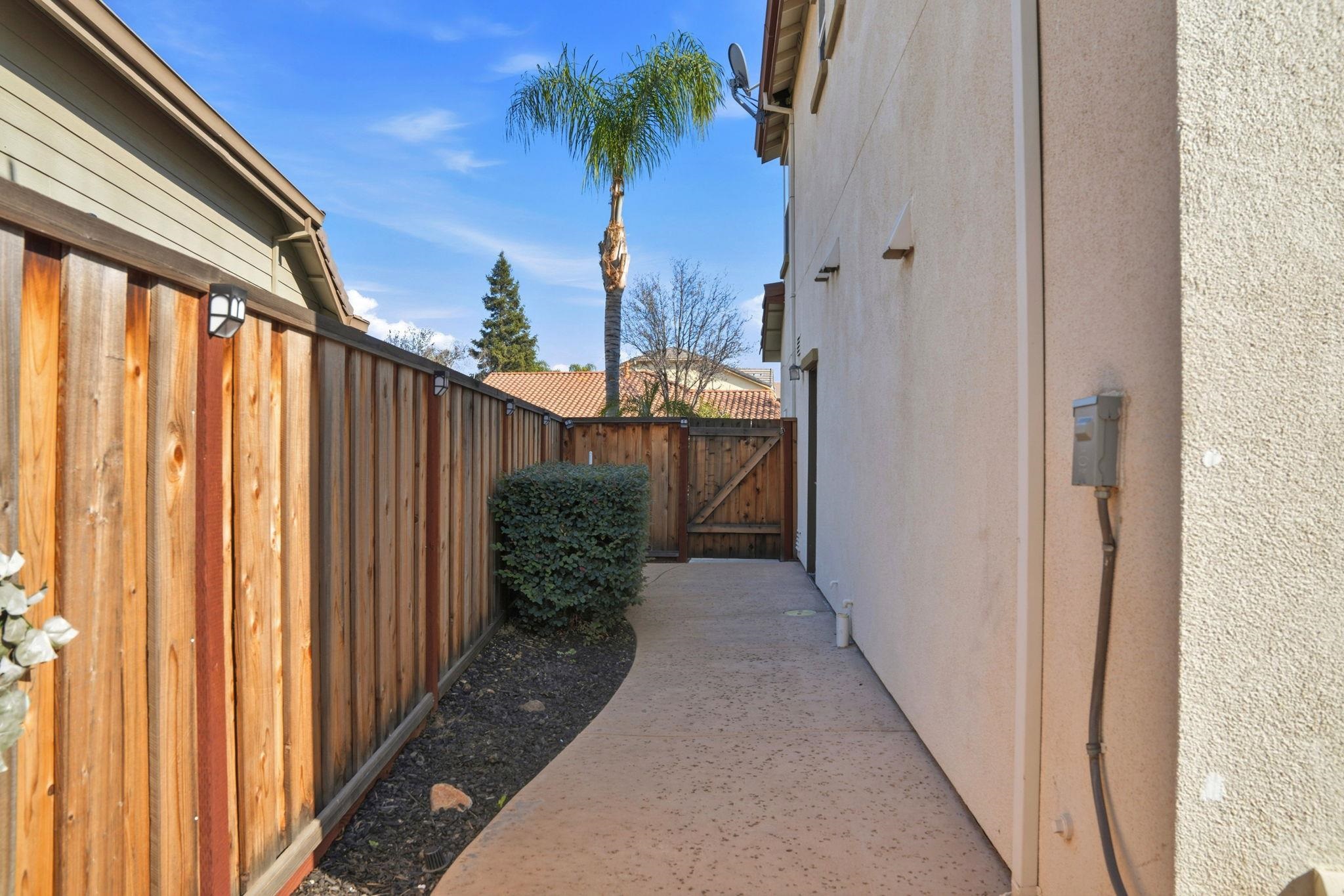 Detail Gallery Image 47 of 57 For 4597 Bonsai Ave, Tracy,  CA 95377 - 4 Beds | 2/1 Baths