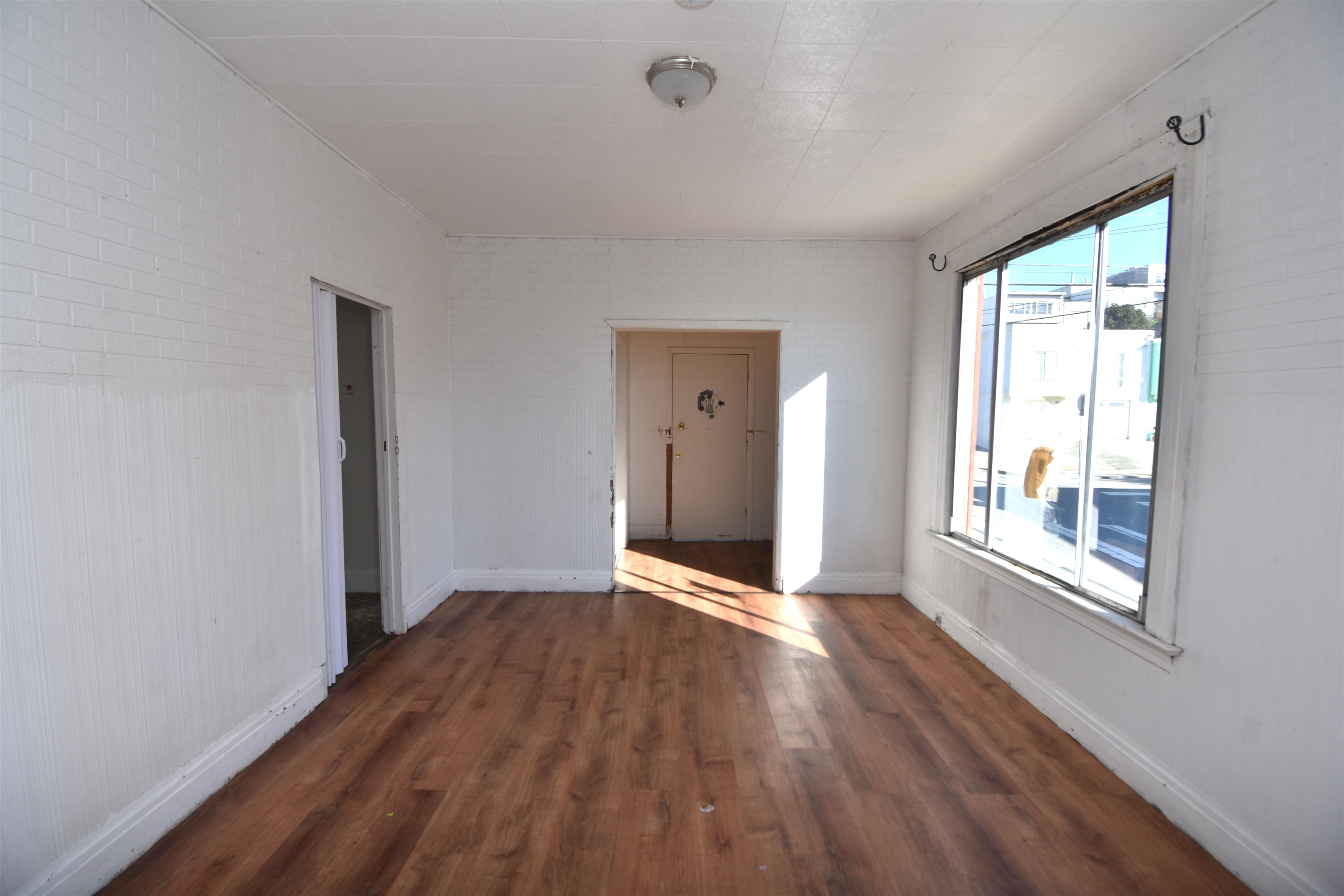 Detail Gallery Image 8 of 23 For 501 Campbell Ave, San Francisco,  CA 94134 - 3 Beds | 1 Baths