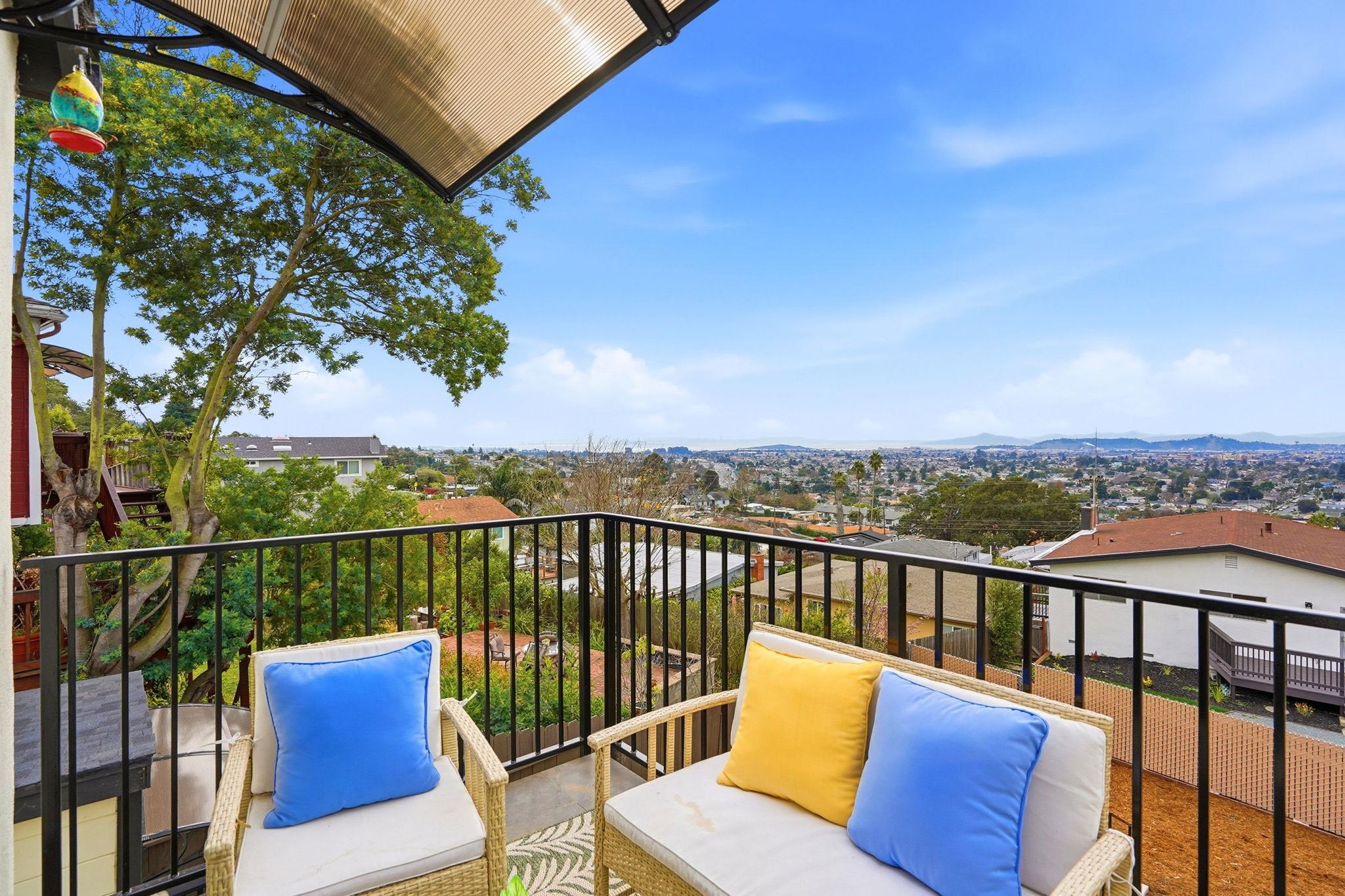 Detail Gallery Image 5 of 59 For 5950 Monterey Ave, Richmond,  CA 94805 - 3 Beds | 2 Baths