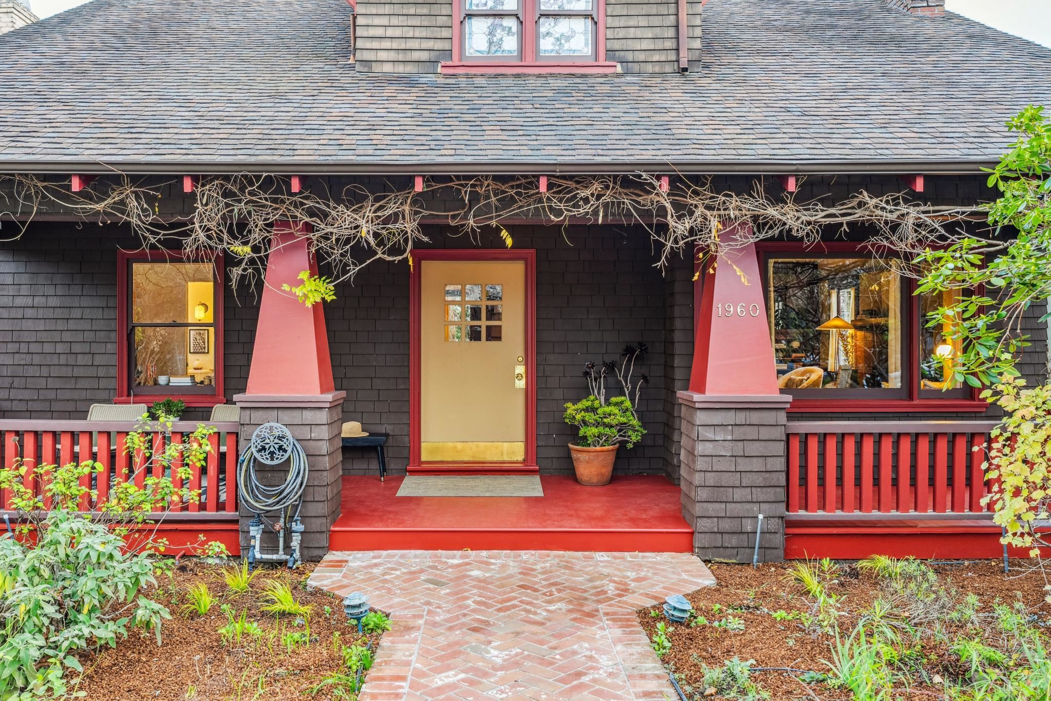 Detail Gallery Image 2 of 60 For 1960 El Dorado Ave, Berkeley,  CA 94707-2405 - 6 Beds | 2/1 Baths