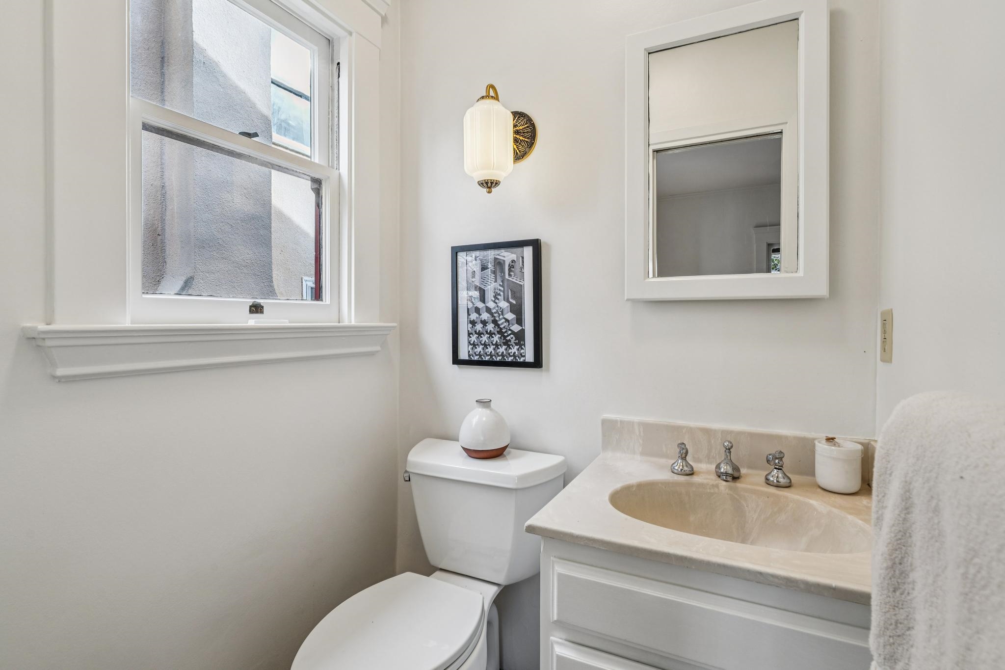 Detail Gallery Image 26 of 60 For 1960 El Dorado Ave, Berkeley,  CA 94707-2405 - 6 Beds | 2/1 Baths