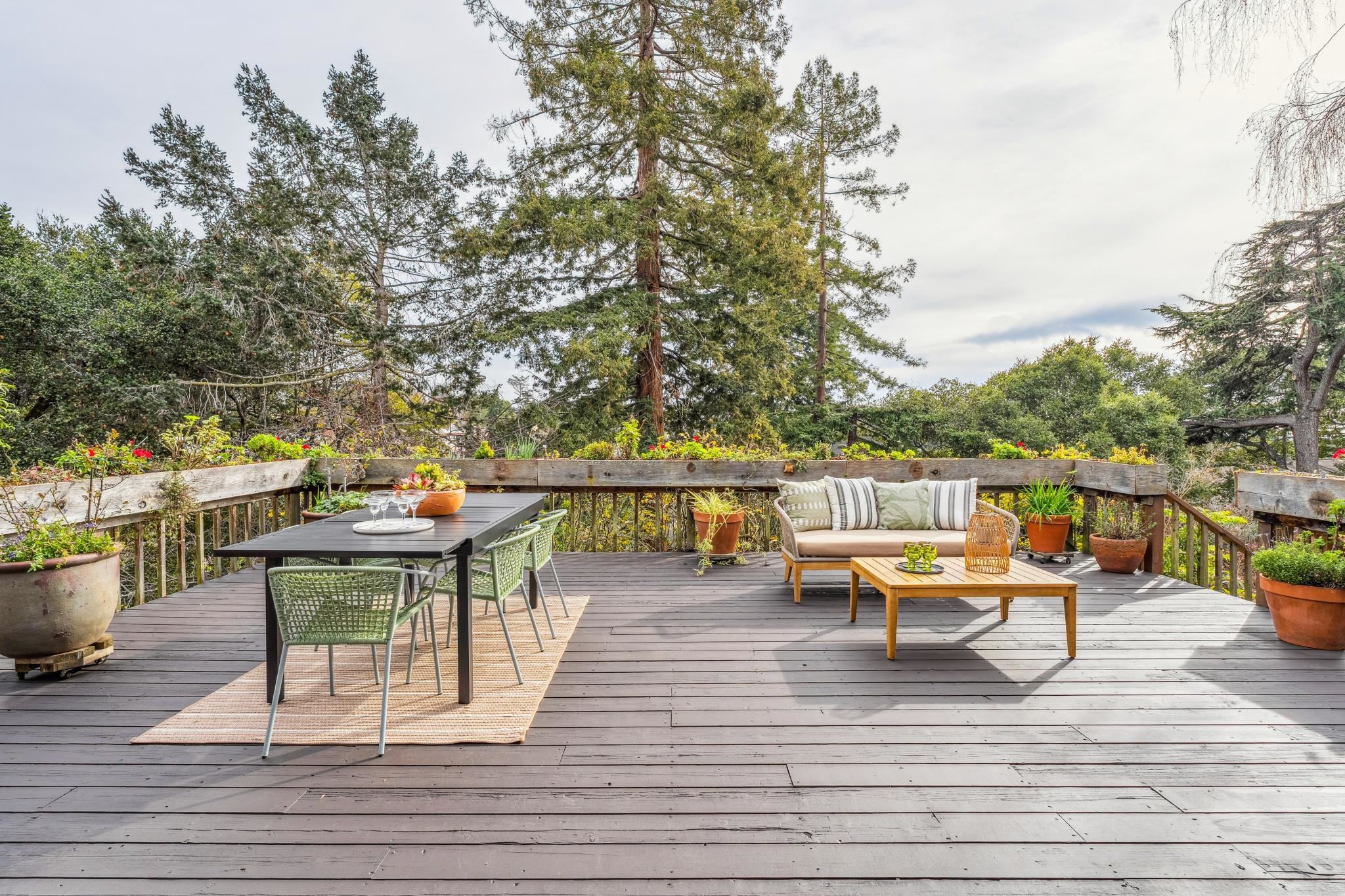 Detail Gallery Image 27 of 60 For 1960 El Dorado Ave, Berkeley,  CA 94707-2405 - 6 Beds | 2/1 Baths