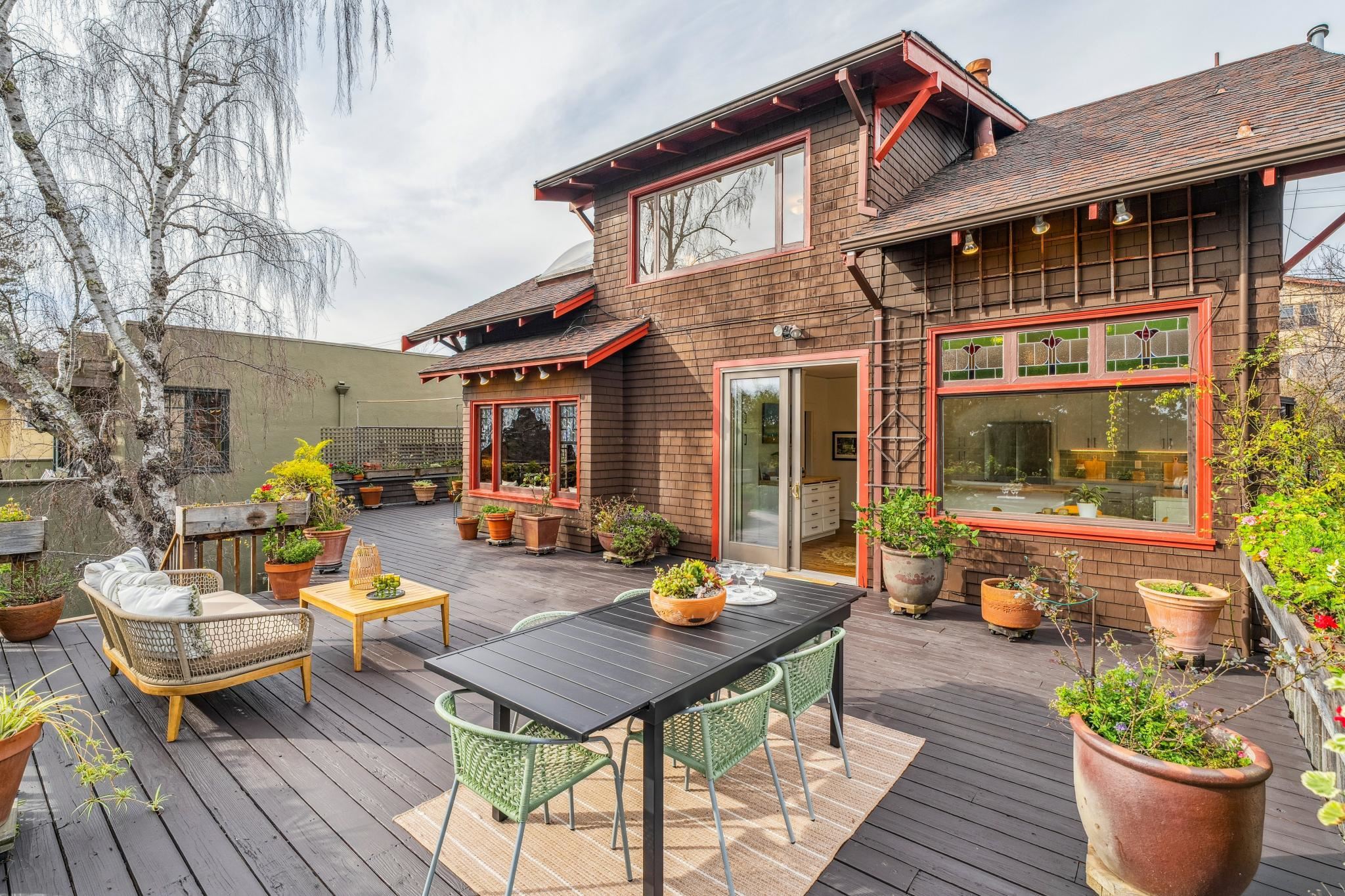 Detail Gallery Image 30 of 60 For 1960 El Dorado Ave, Berkeley,  CA 94707-2405 - 6 Beds | 2/1 Baths