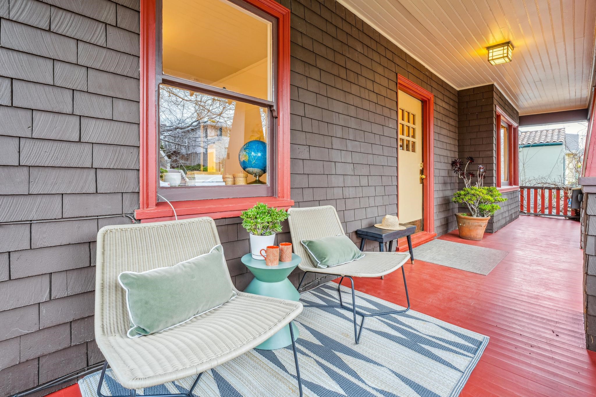 Detail Gallery Image 4 of 60 For 1960 El Dorado Ave, Berkeley,  CA 94707-2405 - 6 Beds | 2/1 Baths