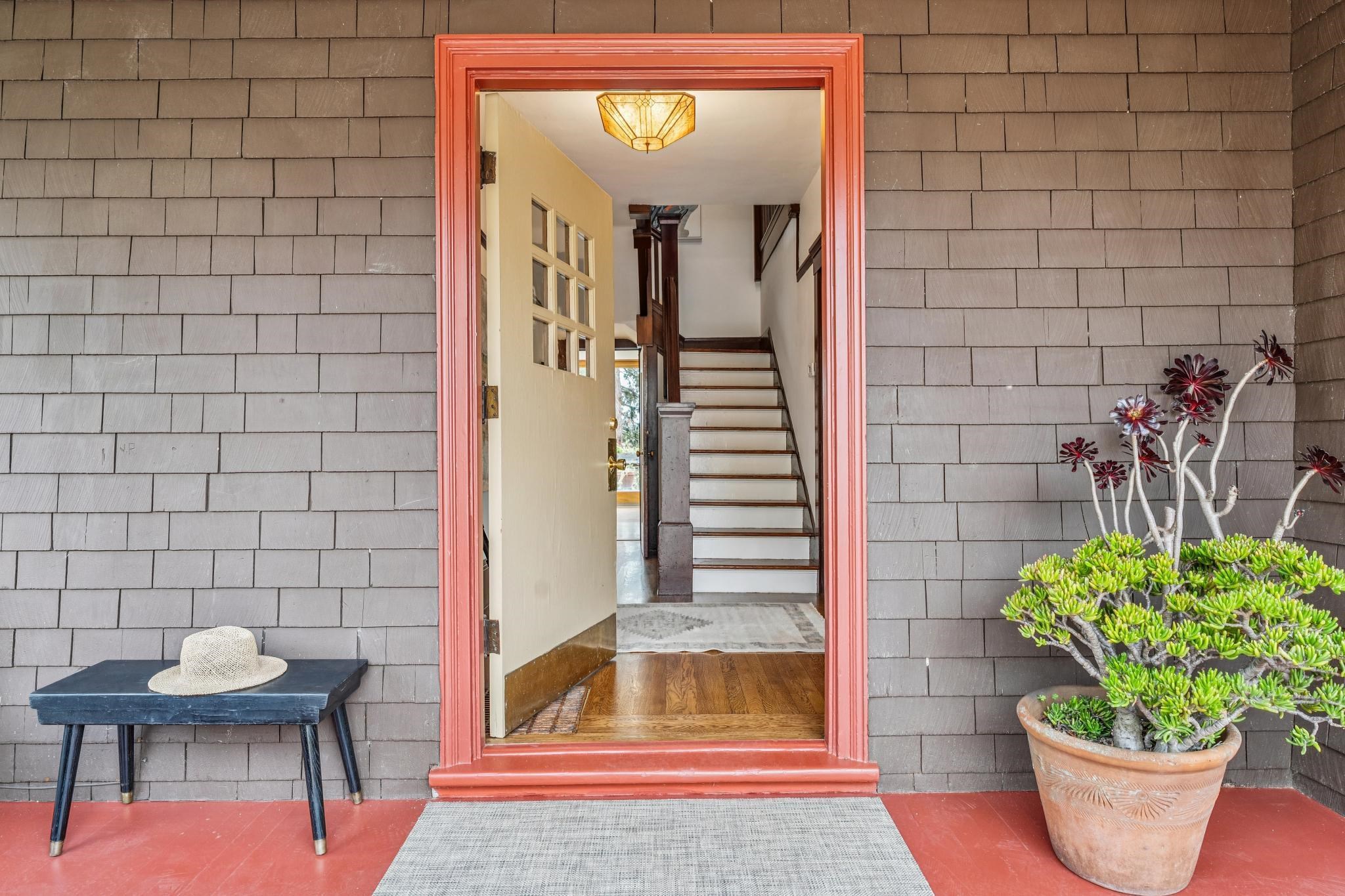 Detail Gallery Image 5 of 60 For 1960 El Dorado Ave, Berkeley,  CA 94707-2405 - 6 Beds | 2/1 Baths