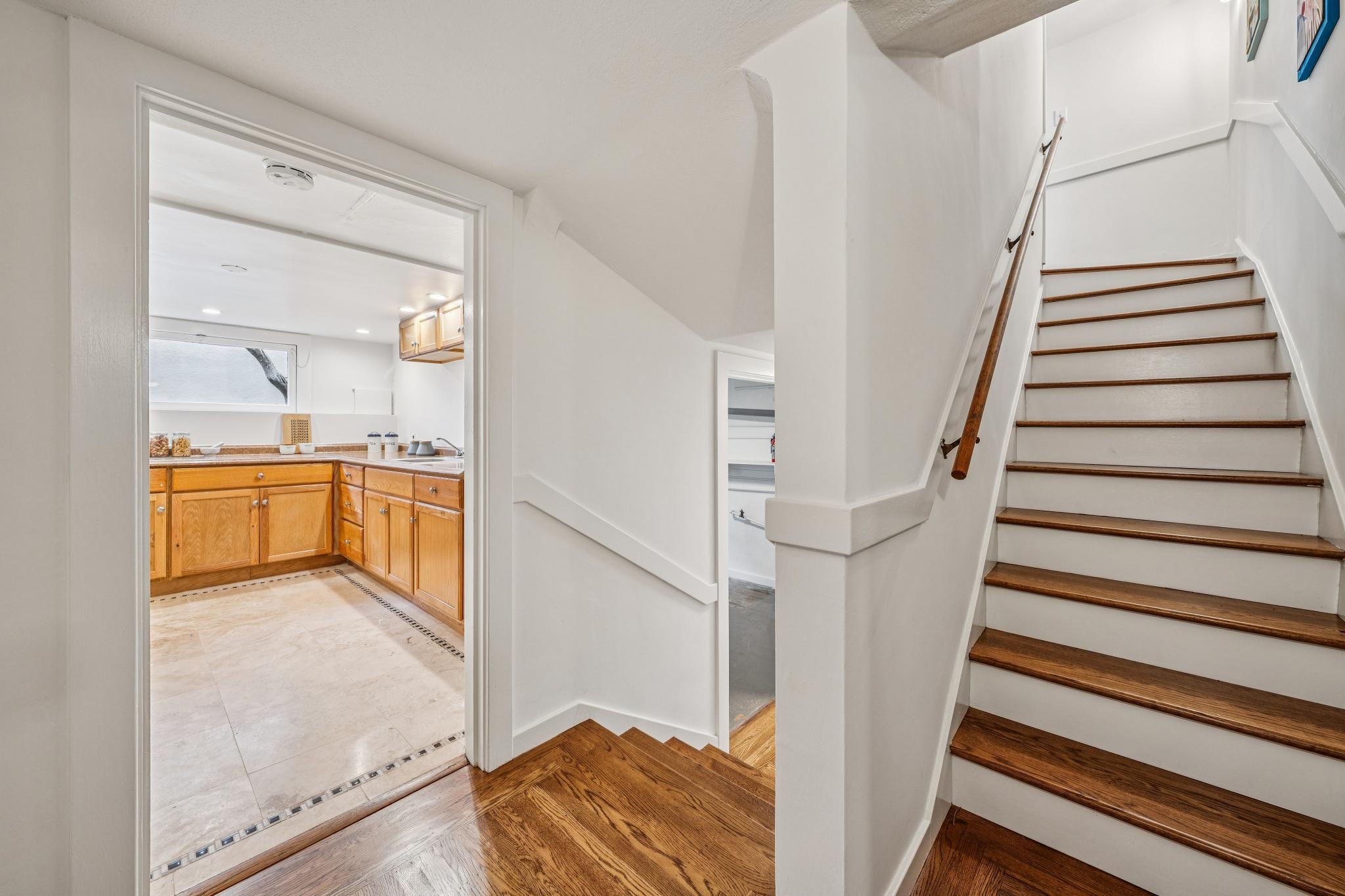 Detail Gallery Image 46 of 60 For 1960 El Dorado Ave, Berkeley,  CA 94707-2405 - 6 Beds | 2/1 Baths