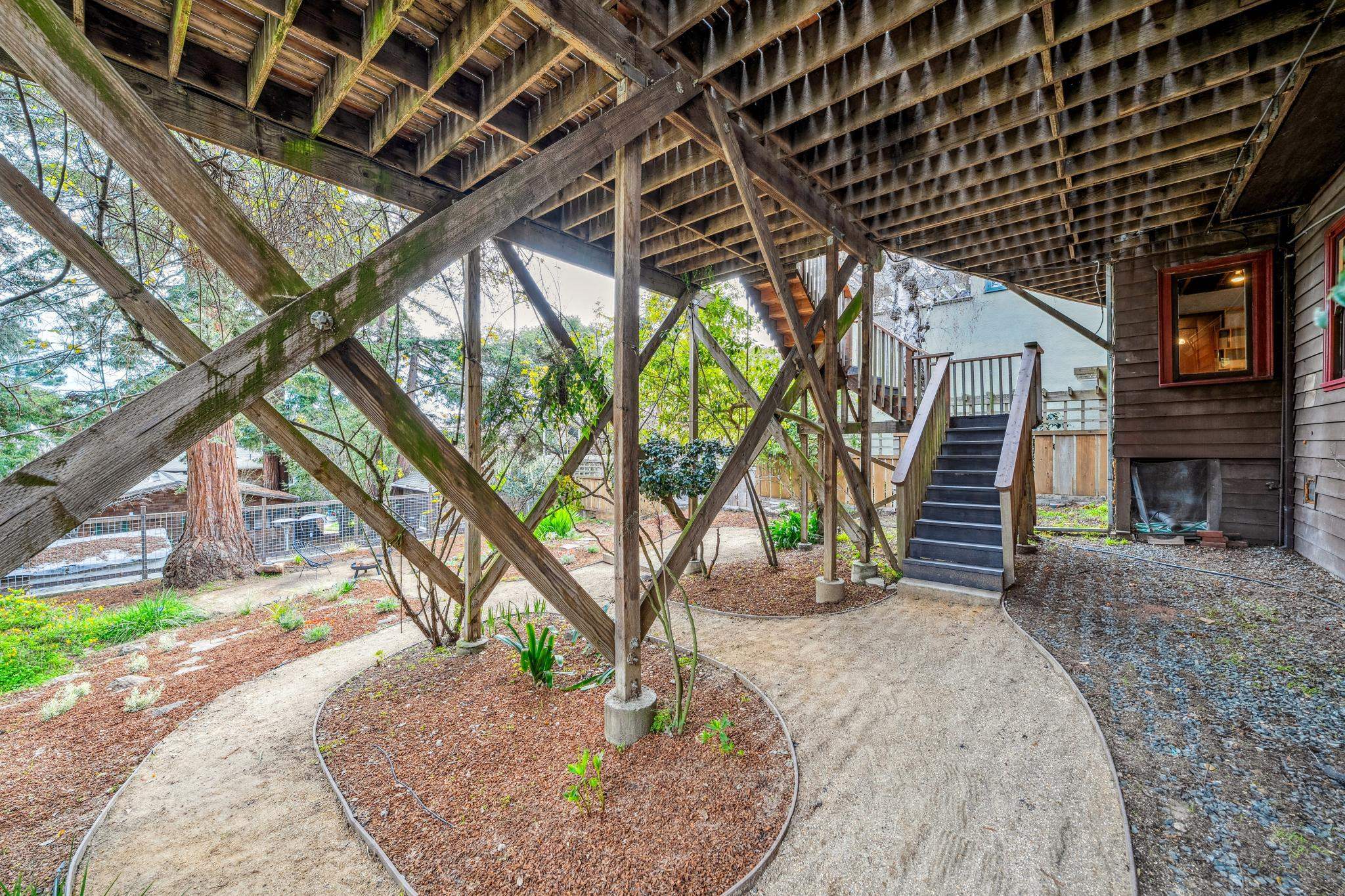 Detail Gallery Image 55 of 60 For 1960 El Dorado Ave, Berkeley,  CA 94707-2405 - 6 Beds | 2/1 Baths