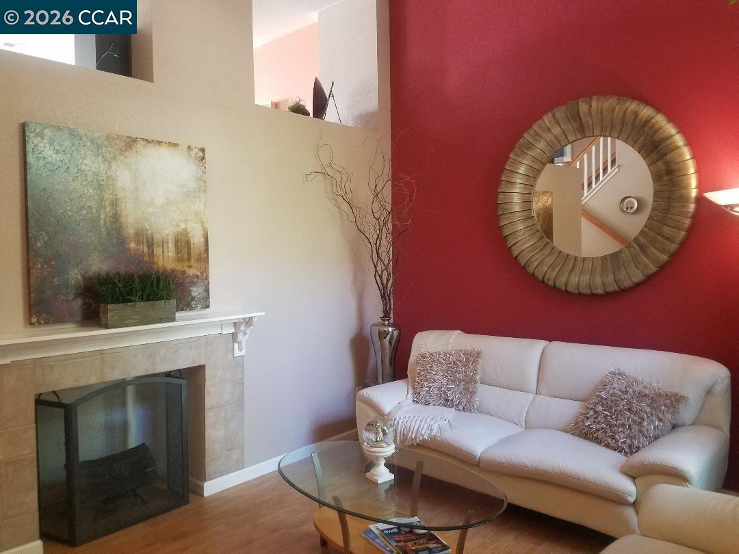 Detail Gallery Image 3 of 29 For 4764 Central Pkwy, Dublin,  CA 94568 - 3 Beds | 2/1 Baths