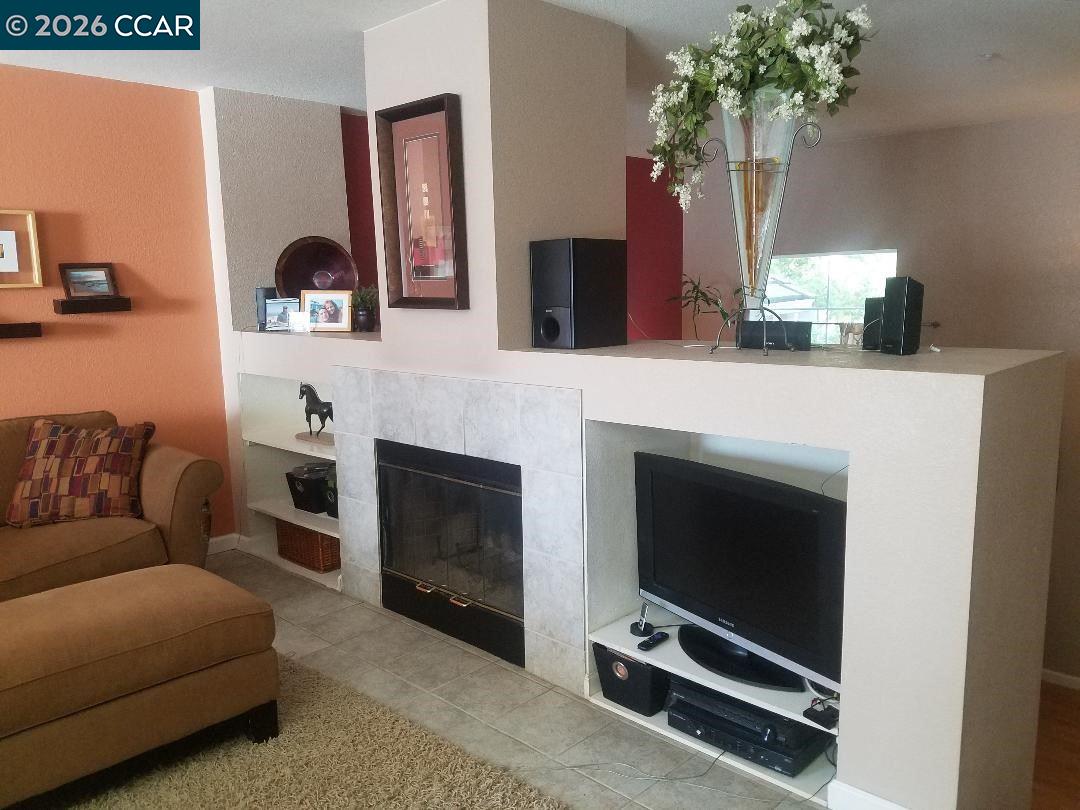 Detail Gallery Image 9 of 29 For 4764 Central Pkwy, Dublin,  CA 94568 - 3 Beds | 2/1 Baths