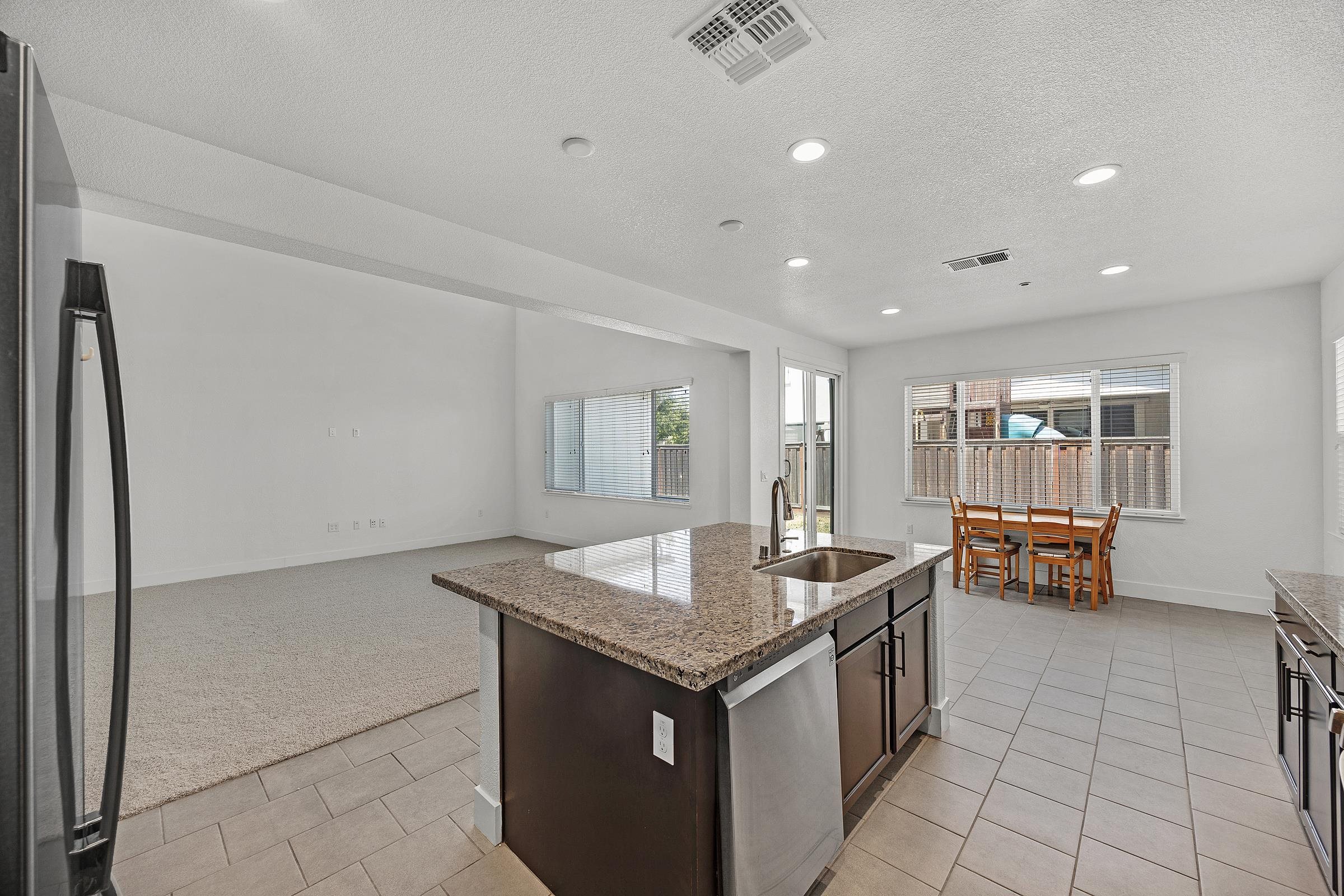 Detail Gallery Image 12 of 38 For 18499 Lewiston Dr, Lathrop,  CA 95330-8433 - 4 Beds | 3/1 Baths