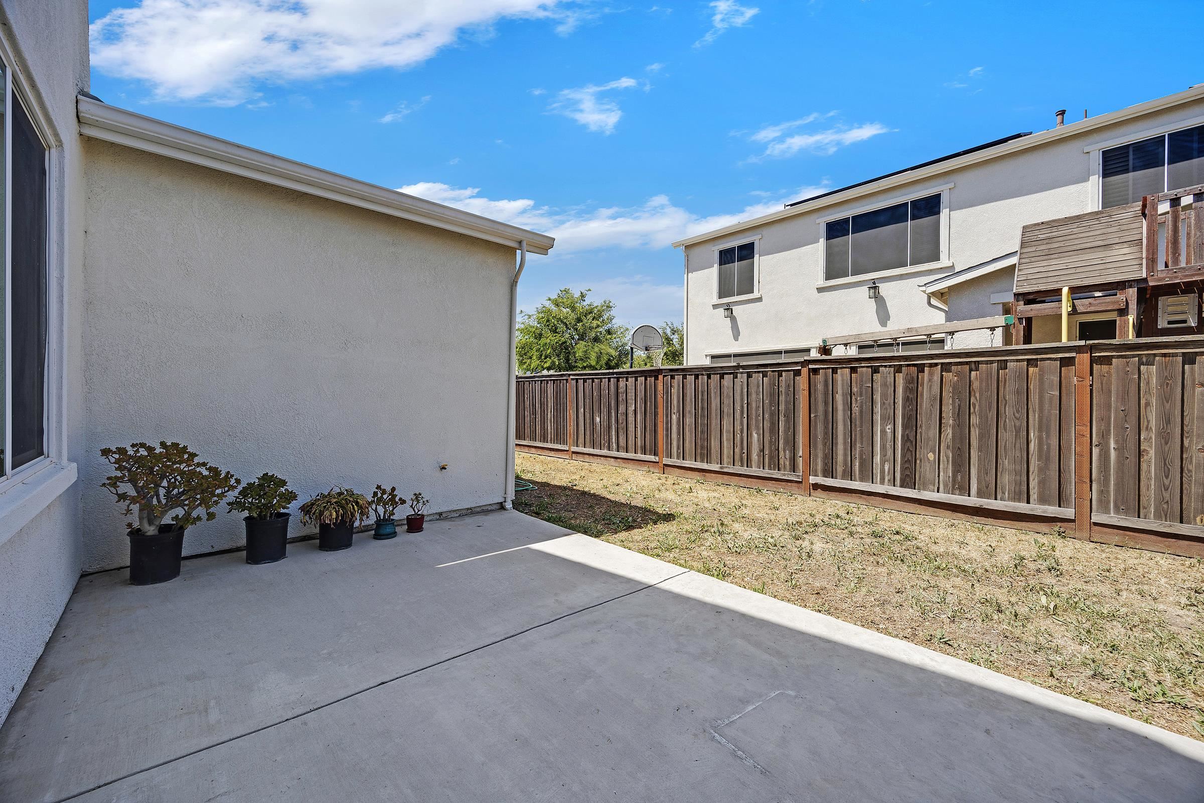Detail Gallery Image 20 of 38 For 18499 Lewiston Dr, Lathrop,  CA 95330-8433 - 4 Beds | 3/1 Baths