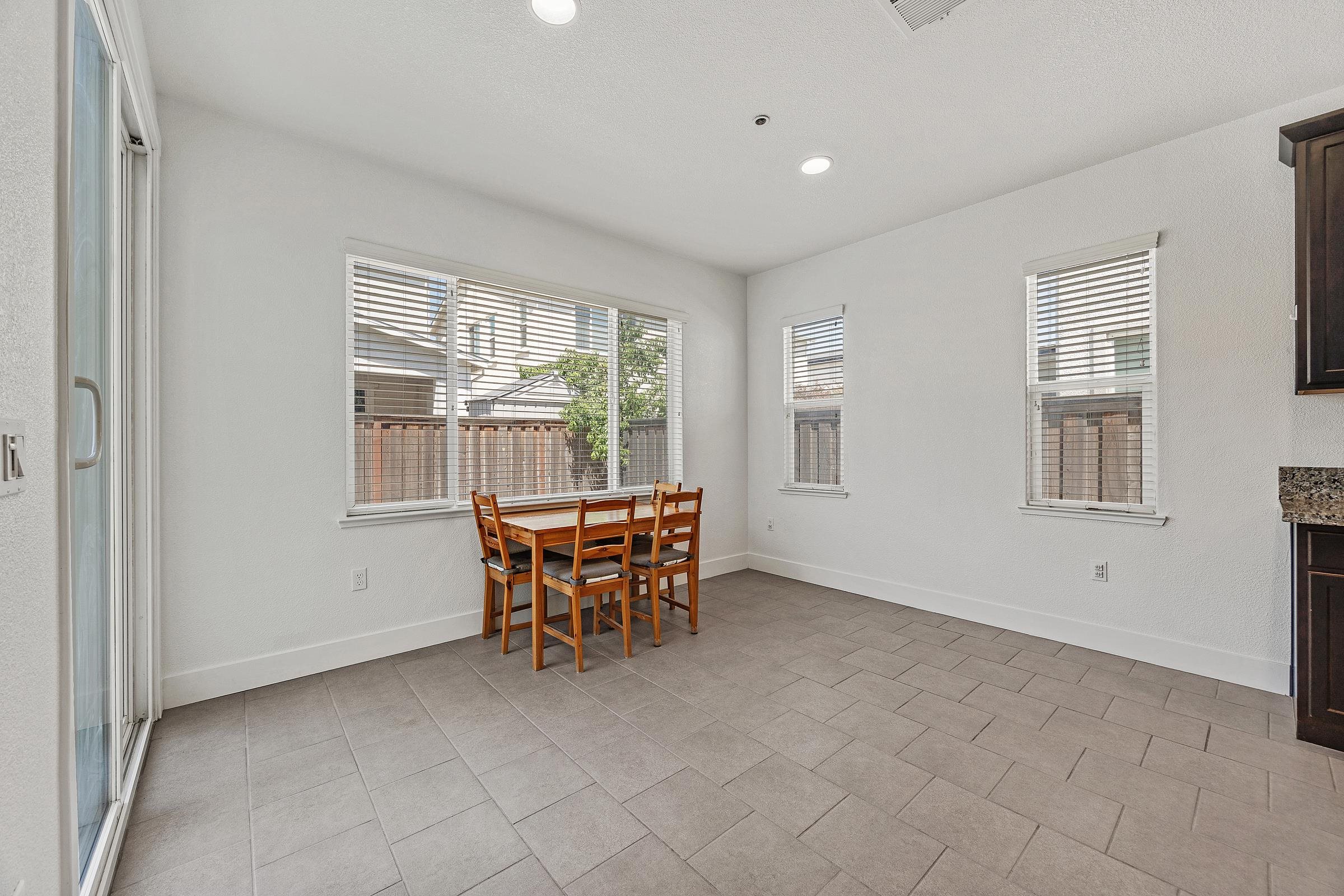 Detail Gallery Image 21 of 38 For 18499 Lewiston Dr, Lathrop,  CA 95330-8433 - 4 Beds | 3/1 Baths