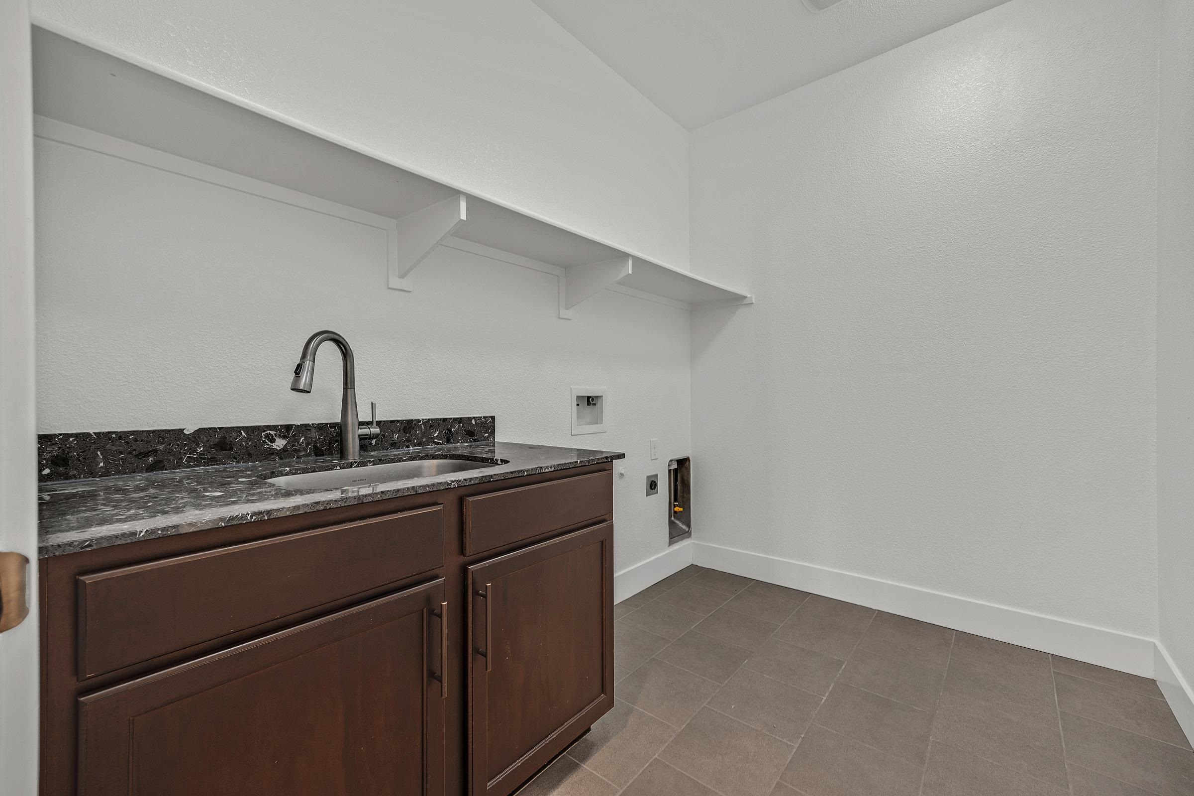 Detail Gallery Image 26 of 38 For 18499 Lewiston Dr, Lathrop,  CA 95330-8433 - 4 Beds | 3/1 Baths